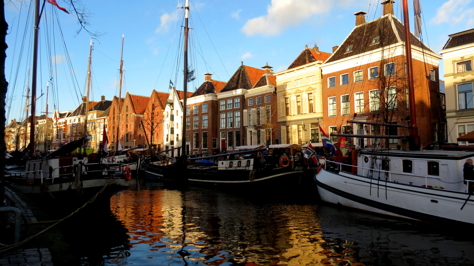 skib, båd, by, bybilledet, vand, bygning, afspejling, himmel, Turisme, aften, Canon, havn, by, beholder, kanal, Groningen, Marina, træ, fartøjer, kanal, skibe, vandveje, krop af vand, fartøjer, gracht, canonpowershot, canonpowershotsx40hs, sejlskib, canonsx40, lagedera, hogedera, winterwelvaart, water transportation