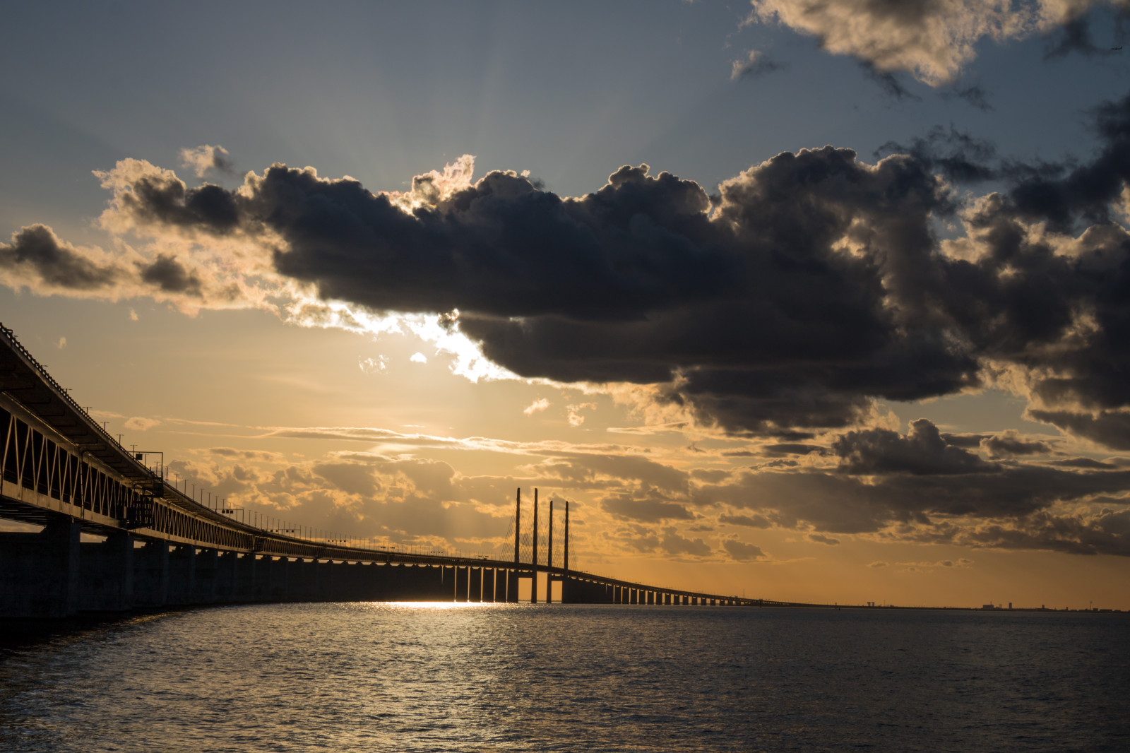 sunlight, sunset, sea, bay, reflection, sky, sunrise, skyline, evening, morning, bridge, horizon, dusk, Bro, cloud, dawn, ocean, himmel, solnedg ng, resundsbron, hav, moln, brof stet, exif model canoneos760d, geocountry, camera make canon, geocity, camera model canoneos760d, geostate, geolocation, exif lens efs18200mmf3556is, exif make canon, exif isospeed 100, exif aperture 14, exif focallength 40mm, afterglow, meteorological phenomenon
