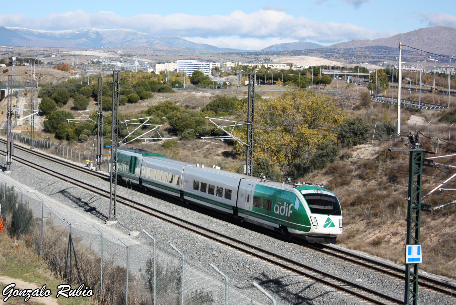 doprava, vlak, železniční doprava, vysokorychlostní železniční, dráha, druh dopravy, TGV, vozidlo, veřejná doprava, Metropolitní oblast, kolejová vozidla, pohoří, hora, obytný prostor, lokomotiva, železniční vůz, nebe, Alpy, strom, rostlina, osobní automobil