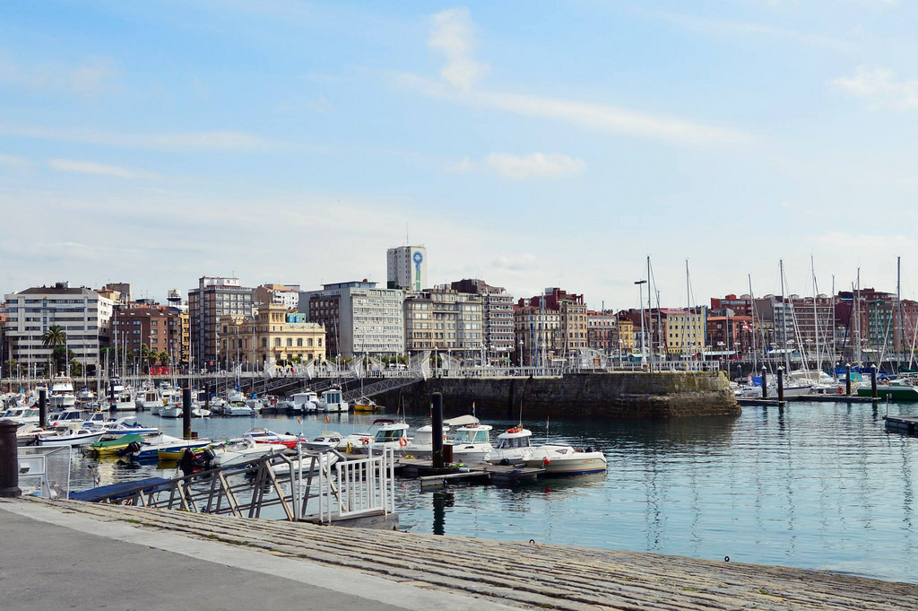 Černá, loď, moře, město, panoráma města, voda, nebe, panoráma, modrý, řeka, přístav, Španělsko, letní, Nikon, dok, azul, kon, Marina, 2014, Verano, centrum, NIKKOR, krása, dovolená, cielo, mar, puerto, přístav, kanál, D3200, vacaciones, nikond3200, Asturias, espana, urban area, vodní, Metropolitní oblast, panelový dům, EDIFICIOS, Barcos, bonito, gijon, water transportation
