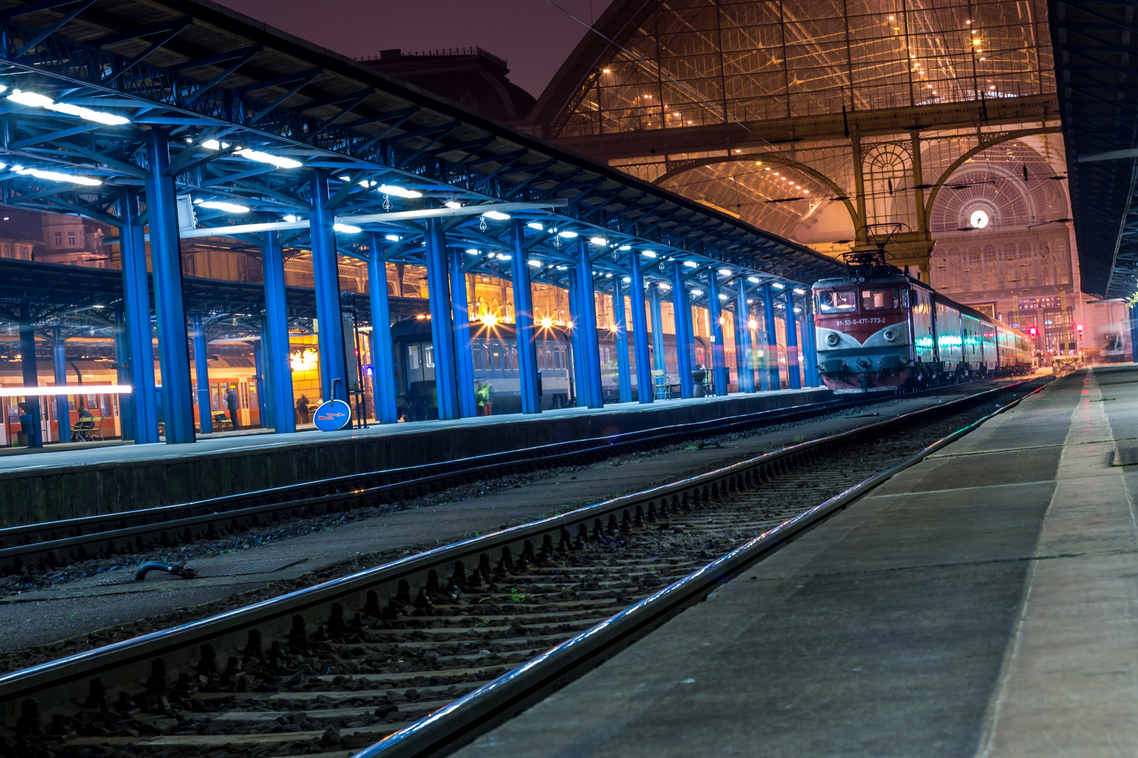 stanice, Kánon, eos, rebel, 50mm, říjen, polibek, Maďarsko, Budapest, vlakové nádraží, streetshot, T3i, X5, MAGYARORSZAG, 2014, 600D, ef50mm, f18ii, streetshoot