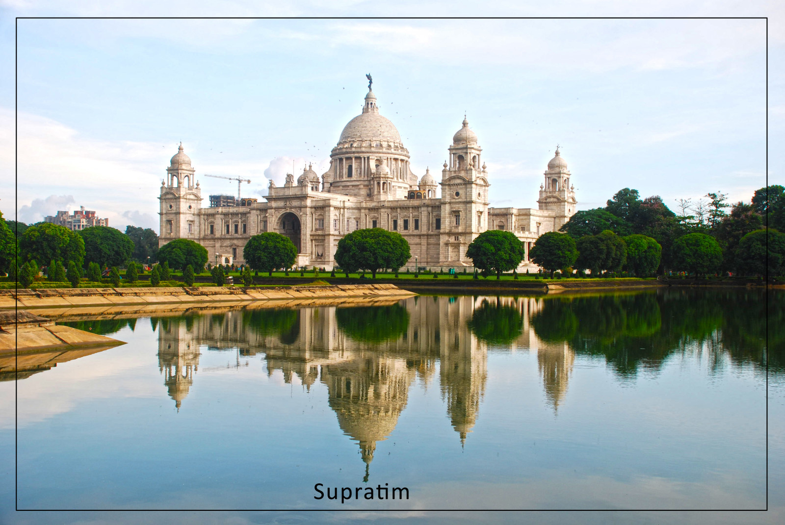 tempel, by, bybilledet, arkitektur, vand, by-, bygning, elsker, afspejling, vinter, Indien, Turisme, grøn, blå, historie, konstruktion, Nikon, britisk, Dronning, Victoria, palads, Royal, Kolkata, slot, mindesmærke, NIKKOR, dag, Foto, design, hal, dslr, milepæl, sted for tilbedelse, reflekterende pool, gallary