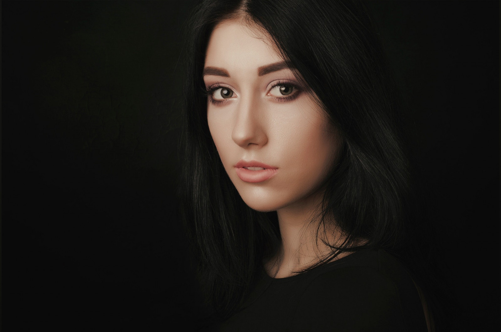 tvár, čierna, ženy, Monochrome, Model, portrét, jednoduché pozadie, čierne pozadie, dlhé vlasy, fotografovanie, čierne vlasy, móda, vlasy, človek, koža, hlava, supermodelka, dievča, krása, očné, žena, slecna, tma, peru, čierna a biela, portrétne fotografie, fotenie, hnedé vlasy, Ľudské telo, varhany