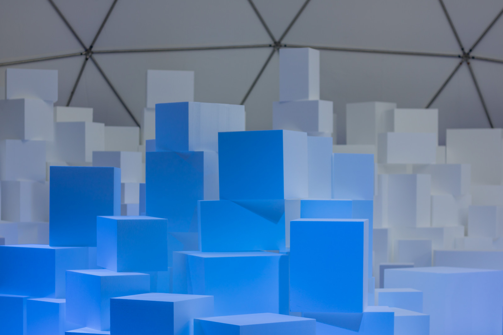 noc, architektura, symetrie, mrakodrap, modrý, sklenka, náměstí, Vánoce, struktura, iglú, barva, Vánoce, osvětlení, gustavadolfstorg, července, Malmo, torg, gatufoto, nightphotography, tvar, Natt, design, čára, v noci, exif modelu canoneos760d, geocountry, Kamera aby kánon, geocity, Model fotoaparátu canoneos760d, geostate, geolocation, exif aby kánon, EXIF isospeed 125, exif focallength 50mm, EXIF ef50mmf18stm čočka, EXIF otvor 28, streetphotography, nattfotografering, fasáda, denní osvětlení