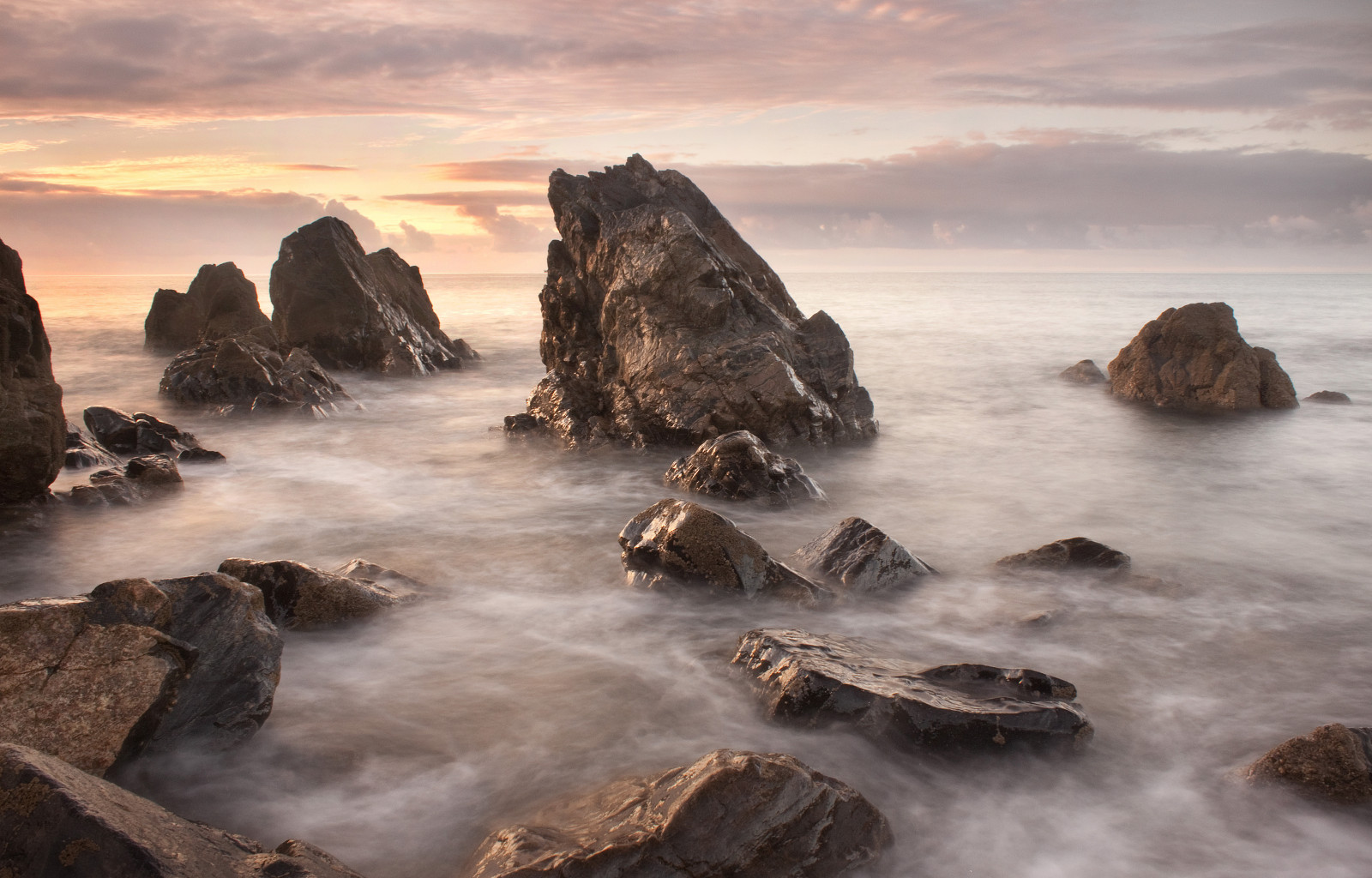 slunečnímu záření, krajina, západ slunce, moře, záliv, voda, Skála, Příroda, pobřeží, odraz, pláž, svítání, ráno, pobřeží, útes, Kánon, pelerína, soumrak, Formace, Cornwall, Terén, mrak, svítání, , oceán, vlna, materiál, ještěrka, eos, atmosférický jev, tělo z vody, mořská vlna, písky, Julian, Barker, kennack