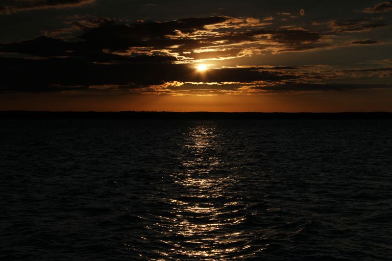 cielo,luz de sol,puesta de sol,mar,agua,reflexión