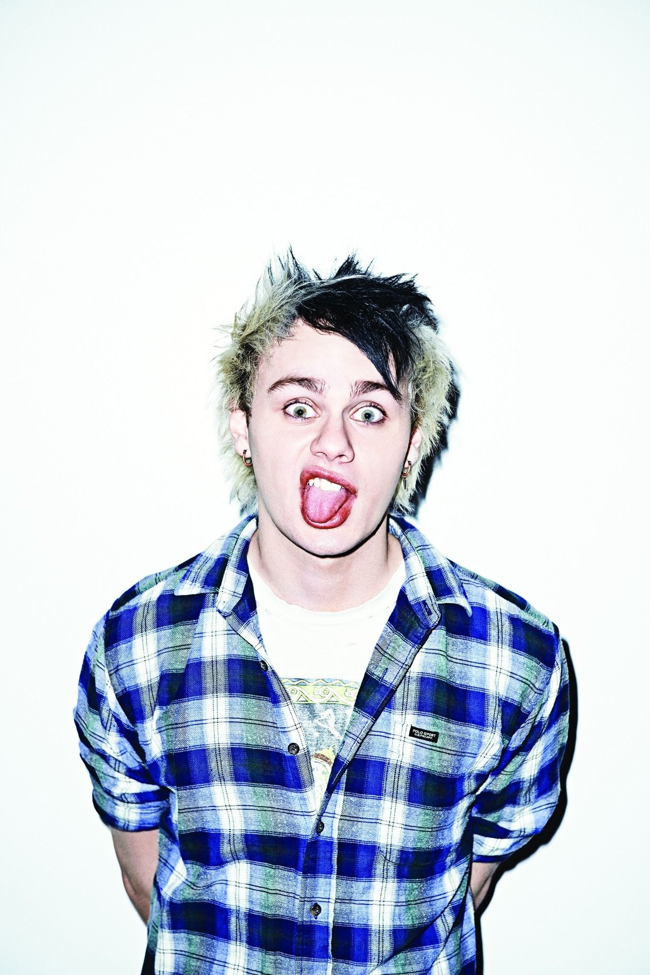 tvář, zpěvák, vlasy, Osoba, hlava, zpěv, 5 sekund léta, Micheal Clifford, účes, focení