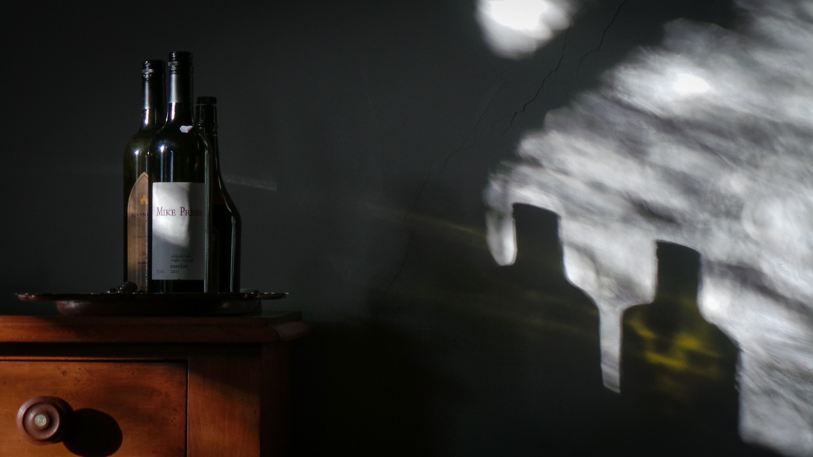 bottiglia, bottiglia di vetro, oscurità, still life, liquore, distillato, vino, Bottiglia di vino, bicchiere, natura morta, bere, alcool, notte, drinkware