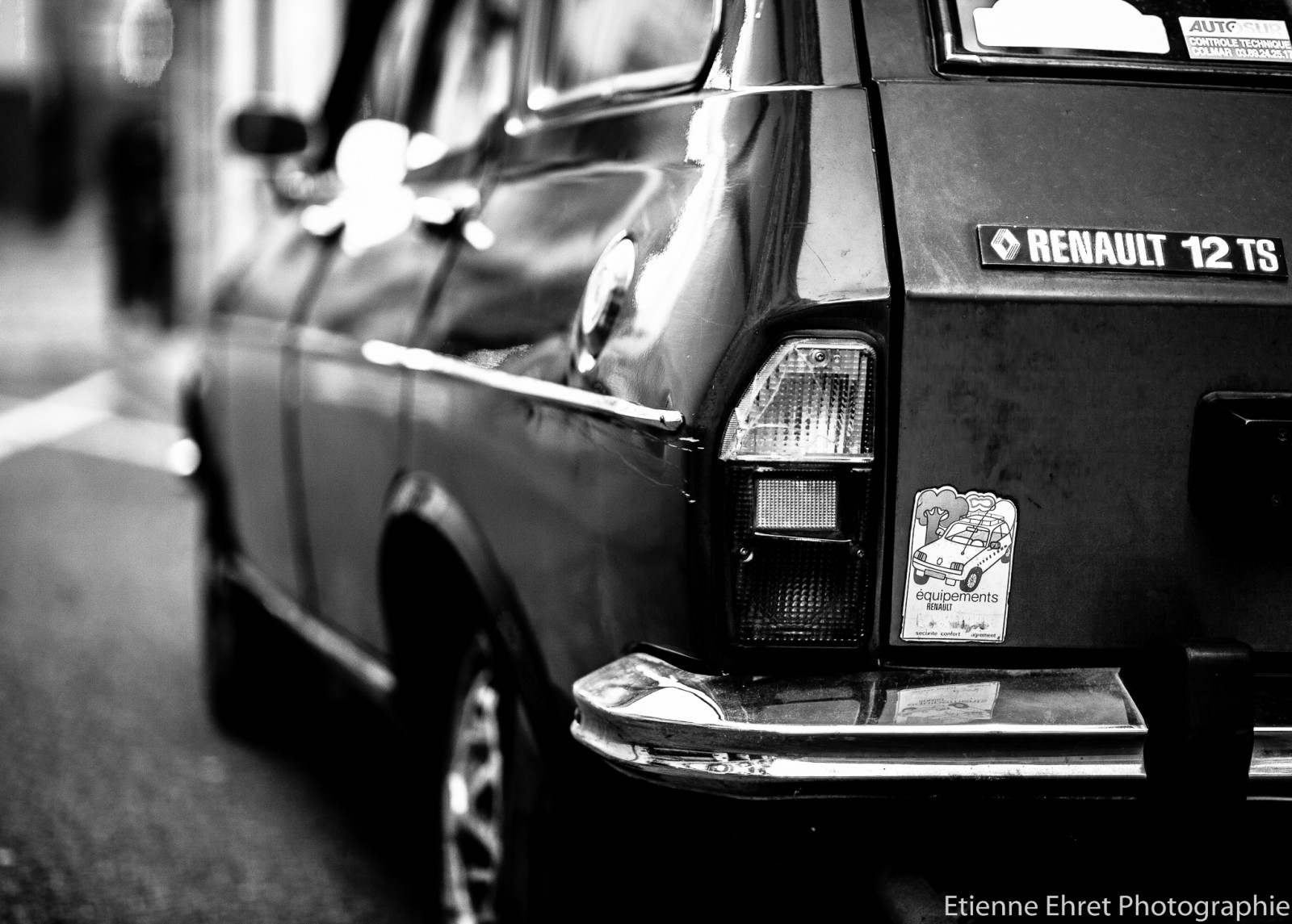 auto, motorové vozidlo, vozidlo, Černý a bílý, automobilového designu, kolo, fotografování, momentka, automotive wheel system, monochromatické fotografování, automobilový exteriér, rodinný vůz, automotive pneumatiky, městské auto, pneumatika, automotive Lighting, auto part, černobílý, kompaktní vůz, subcompact auto, veteránem, nárazník, dodávka, státní poznávací značka, světlomet