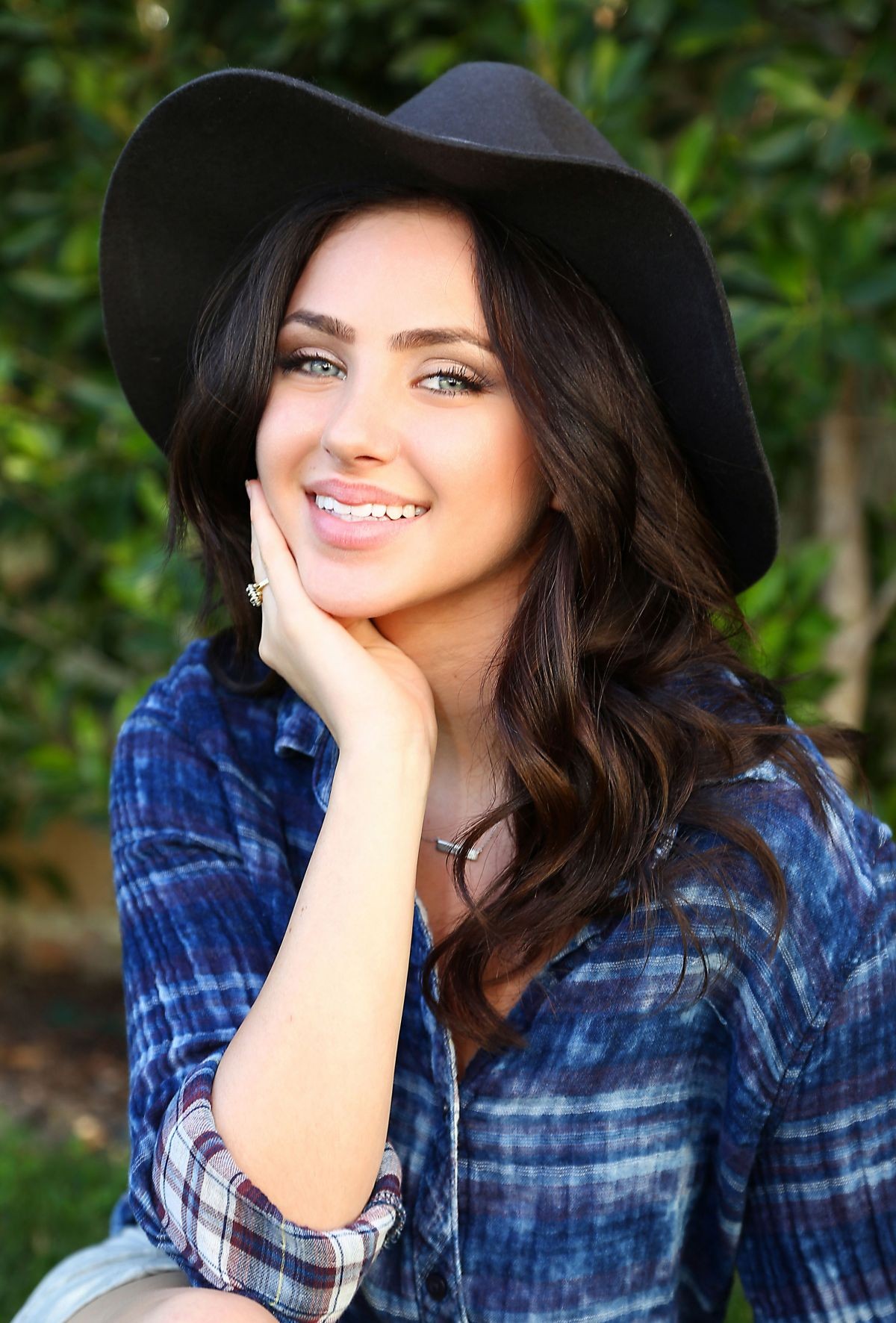 model, portrét, dlouhé vlasy, bruneta, fotografování, černé vlasy, Ryan Newman W, Osoba, oblečení, dívka, krása, usměj se, dáma, účes, portrétní fotografie, focení, hnědé vlasy