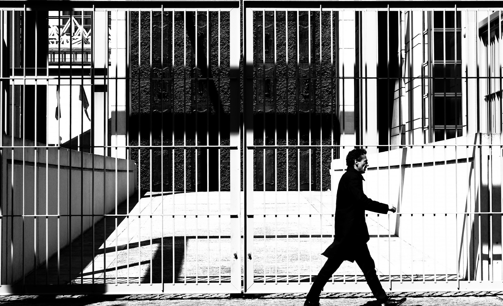 sort, monokrom, vindue, by, gade, arkitektur, by-, bygning, fotografering, Paris, noir, struktur, infrastruktur, Gade syn, rue, noiretblanc, blackandwithe, photoderue, urbanarte, facade, porte, photopascalcolin, byområde, sort og hvid, monokrom fotografering, Bercy, passant, Hovedretter, Paris12, ministeredesfinances