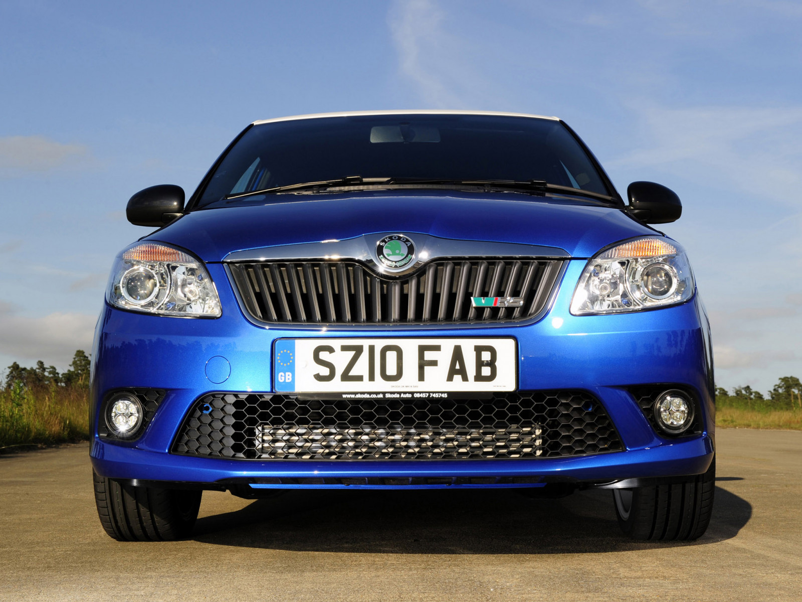 auto, vozidlo, 2013, limuzína, Skoda, Škoda Fabia, netcarshow, netcar, obrázky vozidel, photo auto, kolo, verze Fabia RS UK, pozemní vozidla, automobilový exteriér, automobil make, rodinný vůz, nárazník, kompaktní vůz, střední velikost auta, státní poznávací značka, v plné velikosti vůz, supermini, Škoda roomster