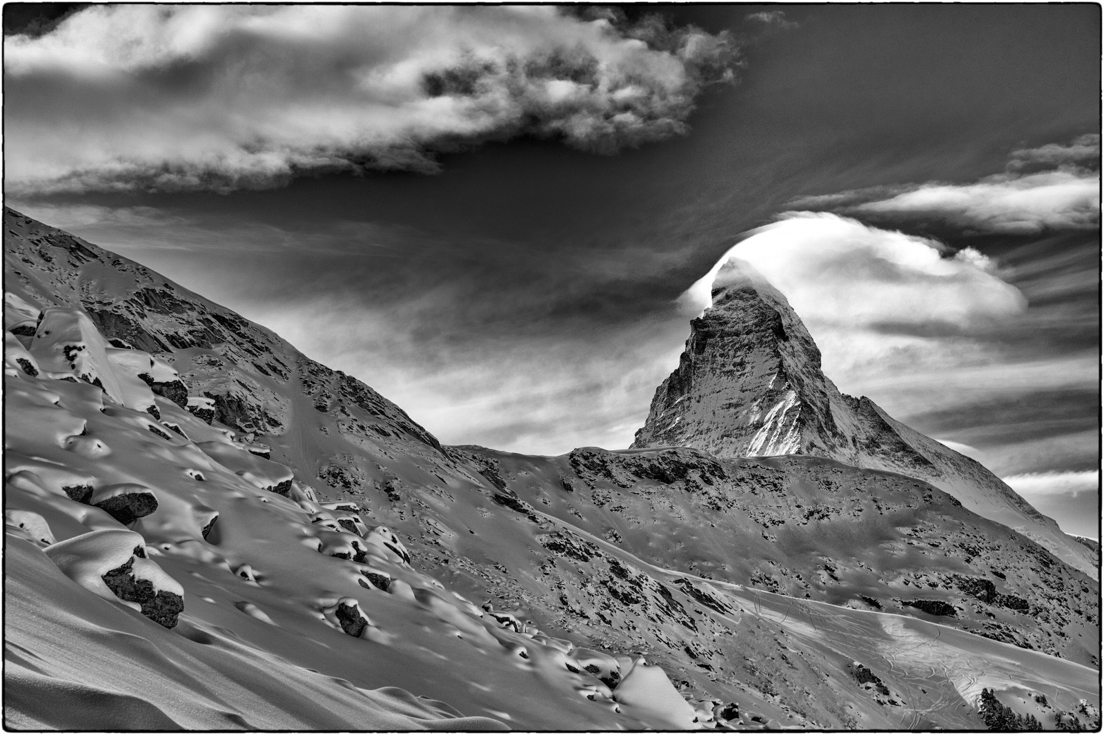 bílý, Černá, hory, černobílý, Skála, Příroda, sníh, zima, fotografování, mraky, Zermatt, mrak, hora, počasí, Černá bílá, natur, Schwarzweiss, Schnee, mraky, Berge, valais, Černý a bílý, monochromatické fotografování, horských reliéf, pohoří, Orte