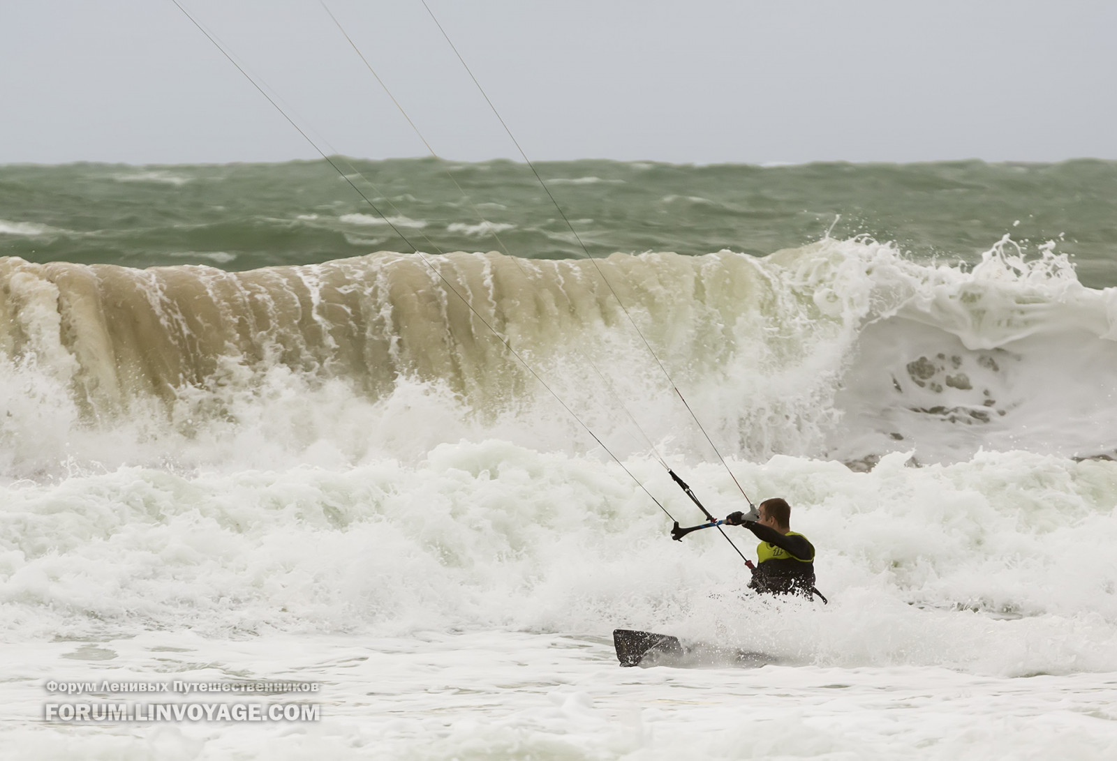 gli sport, persone, barca, sport, tramonto, mare, acqua, cielo, veicolo, spiaggia, tempesta, verde, blu, onde, vento, cerchio, fare surf, Tailandia, luminosa, Volare, pagaia, Volo, Surf, colore, nube, cavalcata, carina, all'aperto, bellezza, fascino, oceano, onda, il giro, divertimento, kayak, saltare, Rapido, Pattaya, Krabi, Samui, Phuket, phuketian, Naiharn, phuketphotographernet, forumlinvoyagecom, kiter, kiting, ala, andare sul paracadute, canottaggio, vento onda, sport estremo, attrezzature e forniture surf, boardsport, sport acquatico, sport acquatici di superficie, kayak