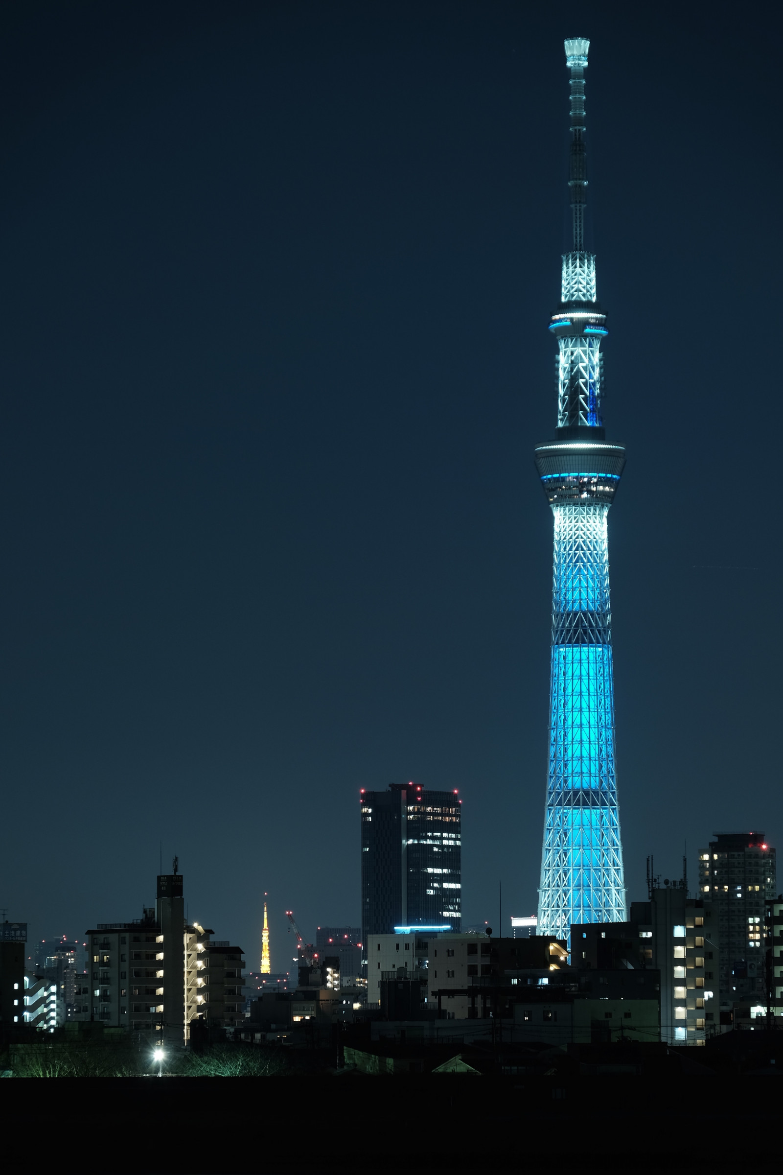 město, panoráma města, noc, odraz, nebe, panoráma, mrakodrap, večer, věž, horizont, soumrak, metropole, Tokio, Fujifilm, Skytree, strom, centrum, tma, Fujinon, mezník, Tokyo Sky Tree, Tokyo Tower, classicchrome, x, XT1, xf18135mmf3556rlmoiswr, xf18135mm, fuyuiki, Atmosféra Země, Metropolitní oblast, lidské osídlení, panelový dům