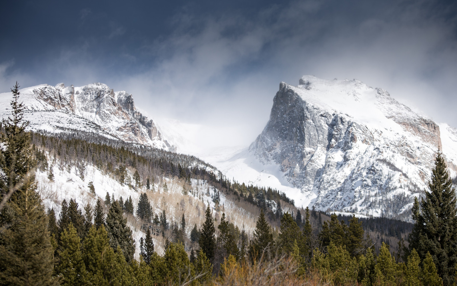 krajina, les, Příroda, sníh, zima, horský průsmyk, divočina, Alpy, vrcholek, plošina, hřbet, mrak, strom, hora, počasí, sezóna, dobrodružství, atmosférický jev, horských reliéf, landform, geografický rys, pohoří, 5120x3200 px, cirkus