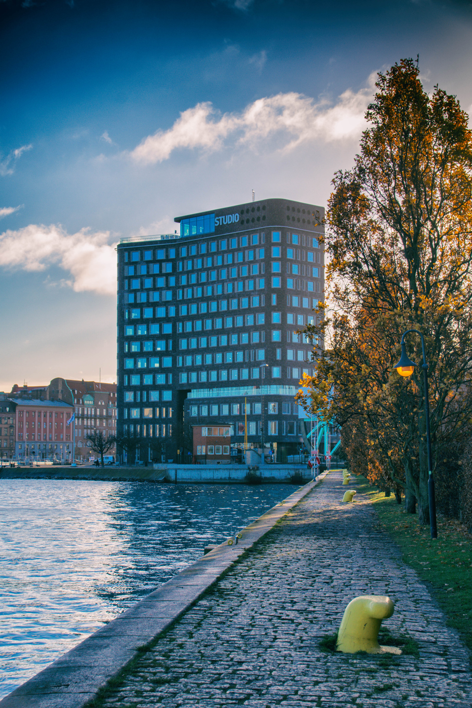 slunečnímu záření, město, panoráma města, architektura, Příroda, budova, odraz, nebe, panoráma, mrakodrap, večer, ráno, horizont, bokeh, Švédsko, dok, Studio, Sverige, Malm, centrum, Pohled, venkovní, cityview, sk nel n, se, nebe, studiomalm, architektura, byggnad, mezník, urban area, panelový dům
