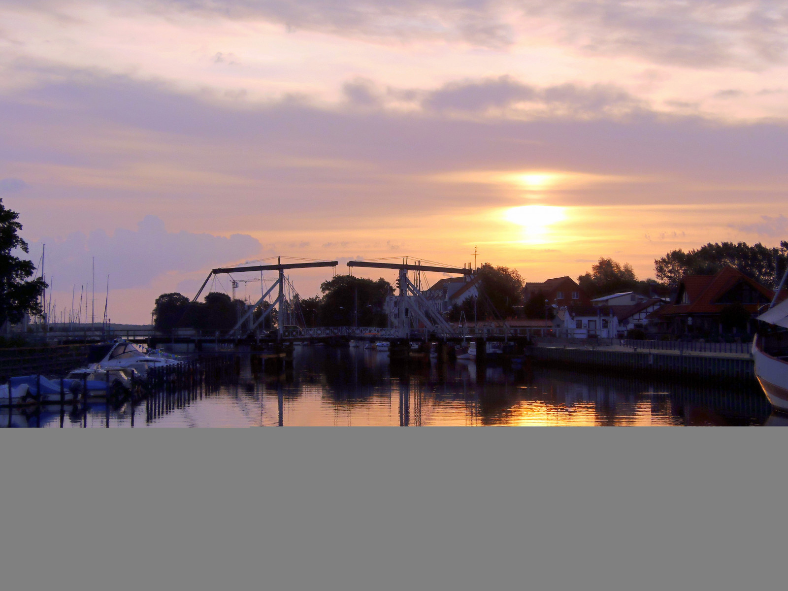 západ slunce, moře, záliv, odraz, nebe, svítání, večer, ráno, dok, soumrak, Marina, svítání, deutschland, Meklenbursko-Přední Pomořansko, cloudsstormssunsetssunrises, NWN, quartasunset, Greifswald, Brücke, Wieck, ryck, bestgroup, 10082014