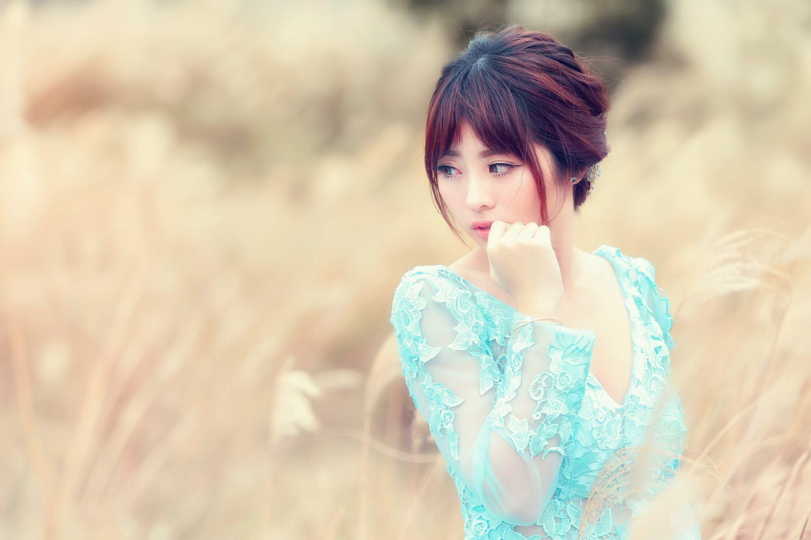 Phụ nữ ở ngoài trời, đàn bà, mô hình, tóc dài, Châu Á, nhiếp ảnh, trang phục, màu xanh da trời, thời trang, tóc, Mùa xuân, da, Quần áo, hoa, con gái, sắc đẹp, vẻ đẹp, Mắt, đàn bà, quý bà, cô dâu, Kiểu tóc, Áo choàng, Nhiếp ảnh chân dung, Chụp hình