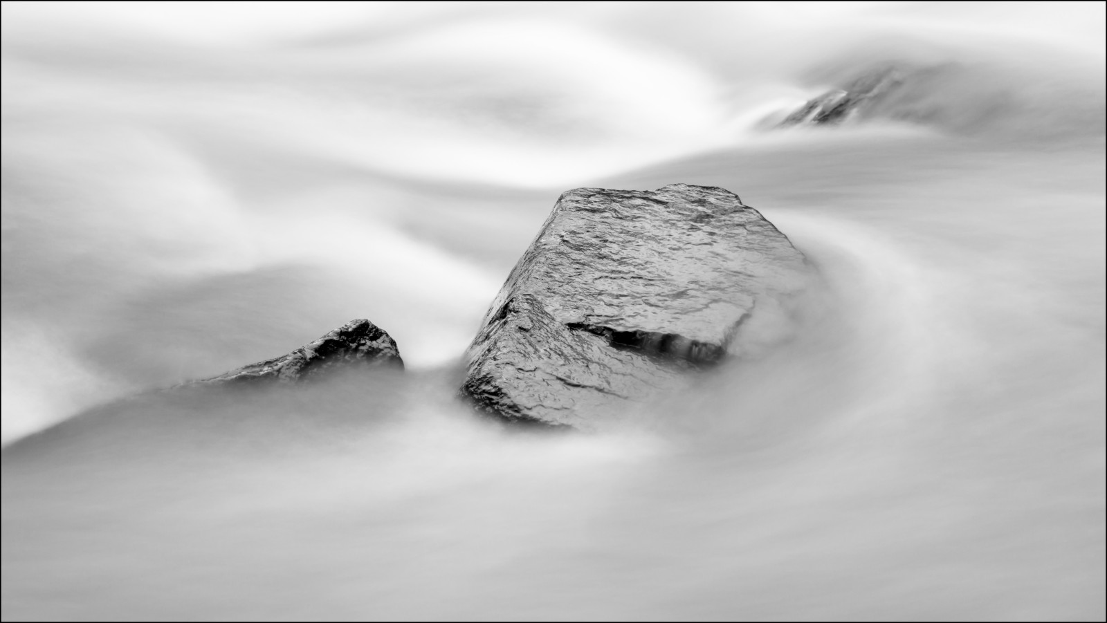 výkres, bílý, Černá, černobílý, voda, Skála, sníh, zima, fotografování, vlak, Nikon, 55, Pierre, dlouho, expozice, mrak, hora, počasí, 18, vlna, de, kaskáda, mraky, oblak, ruisseau, póza, D3200, 1855, eau, bretagne, skica, roche, Morbihan, atmosférický jev, Černý a bílý, monochromatické fotografování, zblízka, kouř, longue, 56, minimaliste, Roch, Taupont, Ploermel, ruisele