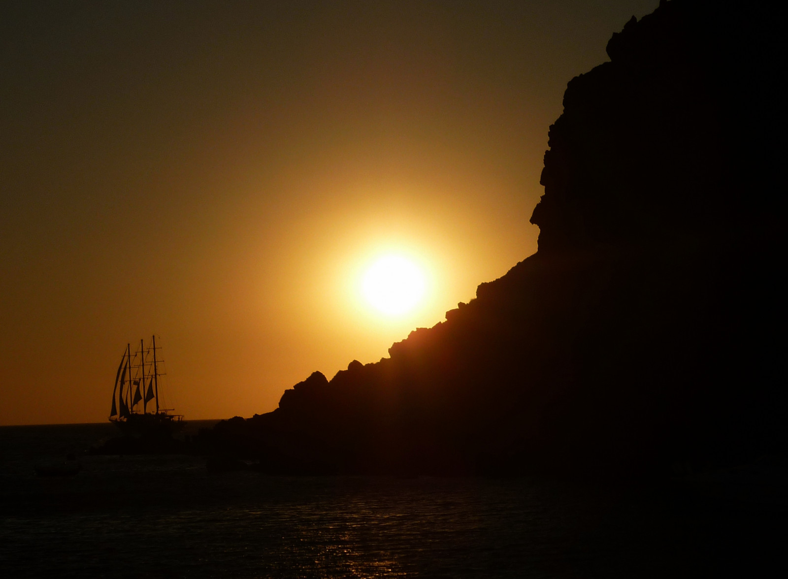 slunečnímu záření, loď, západ slunce, moře, nebe, svítání, uklidnit, večer, ráno, slunce, horizont, atmosféra, Řecko, letní, soumrak, Santorini, plachtění, zlatý, svítání, tma, odlesk, astronomický objekt, oia