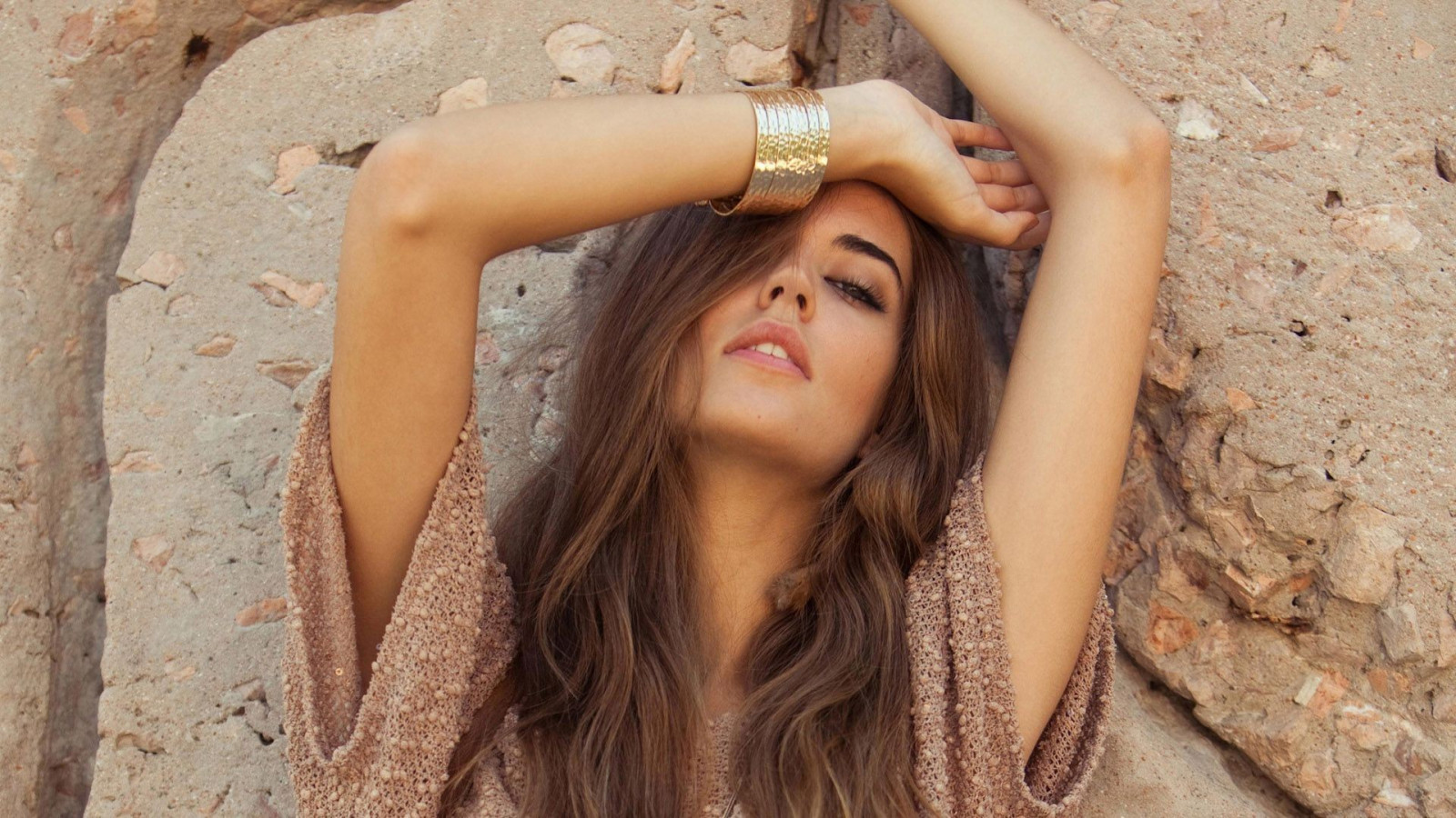 ženy, model, dlouhé vlasy, Skála, bruneta, při pohledu na diváka, fotografování, černé vlasy, svetr, móda, vlasy, Osoba, kůže, oblečení, supermodelka, Clara Alonso, dívka, krása, žena, ruka, prst, noha, blond, účes, portrétní fotografie, focení, hnědé vlasy, umění model, břicho, Lidské tělo, stehno