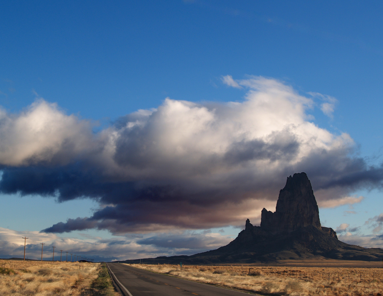 slunečnímu záření, krajina, kopec, Skála, nebe, pole, silnice, mraky, ráno, horizont, atmosféra, národní park, Arizona, plošina, Formace, step, 2006, mrak, hora, butte, lučina, ranní světlo, prostý, během dne, vysočina, prérie, geologie, venkov, počítač tapeta, ekosystém, pohoří, meteorologický jev, klesl, kupa, badlands, ekoregion, monumentvalley, sráz, dramaticclouds, Timbrown