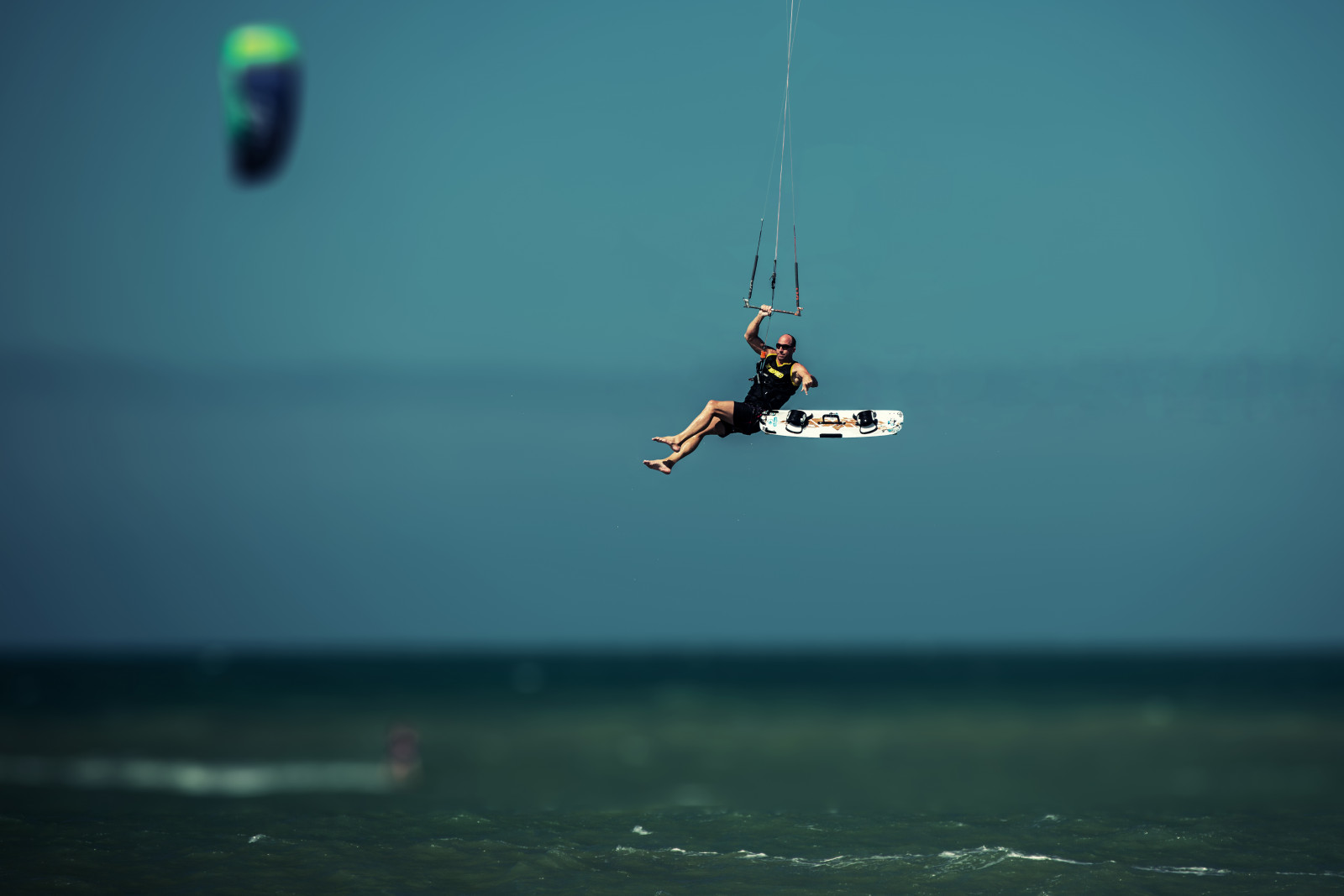 acqua, kitesurf, sport aquilone, sport estremo, windsports, boardsport, cielo, mare, onda, attrezzature e forniture surf, atmosfera della terra, vento, sport acquatici di superficie, vento onda, nube, sport acquatico, vacanza, divertimento, oceano, avventura, tavola da surf