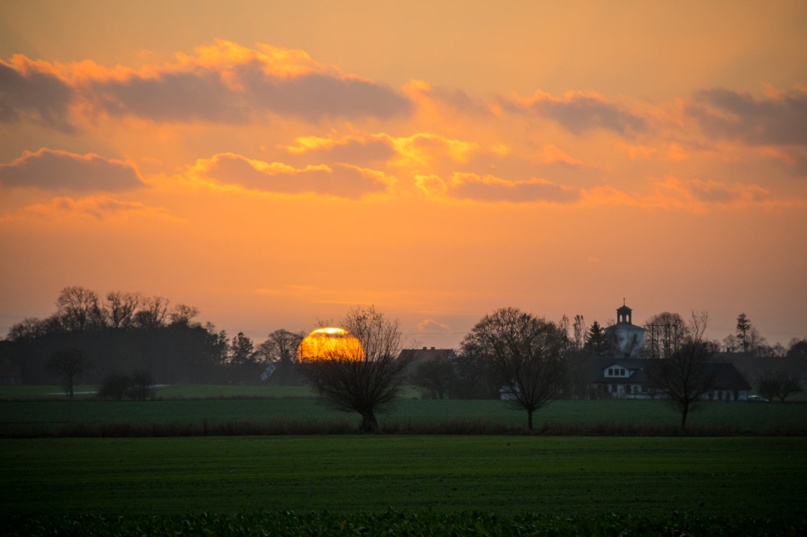 slunečnímu záření, krajina, západ slunce, Příroda, nebe, pole, svítání, večer, ráno, slunce, horizont, atmosféra, soumrak, mrak, svítání, nebe, solnedg ng, venkov, moln, landsbygd, s dersl tt, landskap, exif modelu canoneos760d, geocountry, Kamera aby kánon, geocity, Model fotoaparátu canoneos760d, geostate, geolocation, EXIF čočka efs18200mmf3556is, EXIF otvor 56, exif focallength 200mm, exif aby kánon, EXIF isospeed 320, prostý, atmosférický jev, odlesk