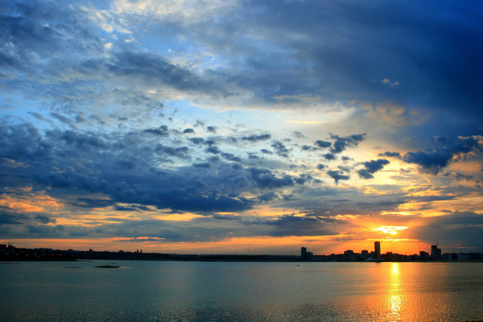 2560x1706 px, město, krajina, moře, nebe