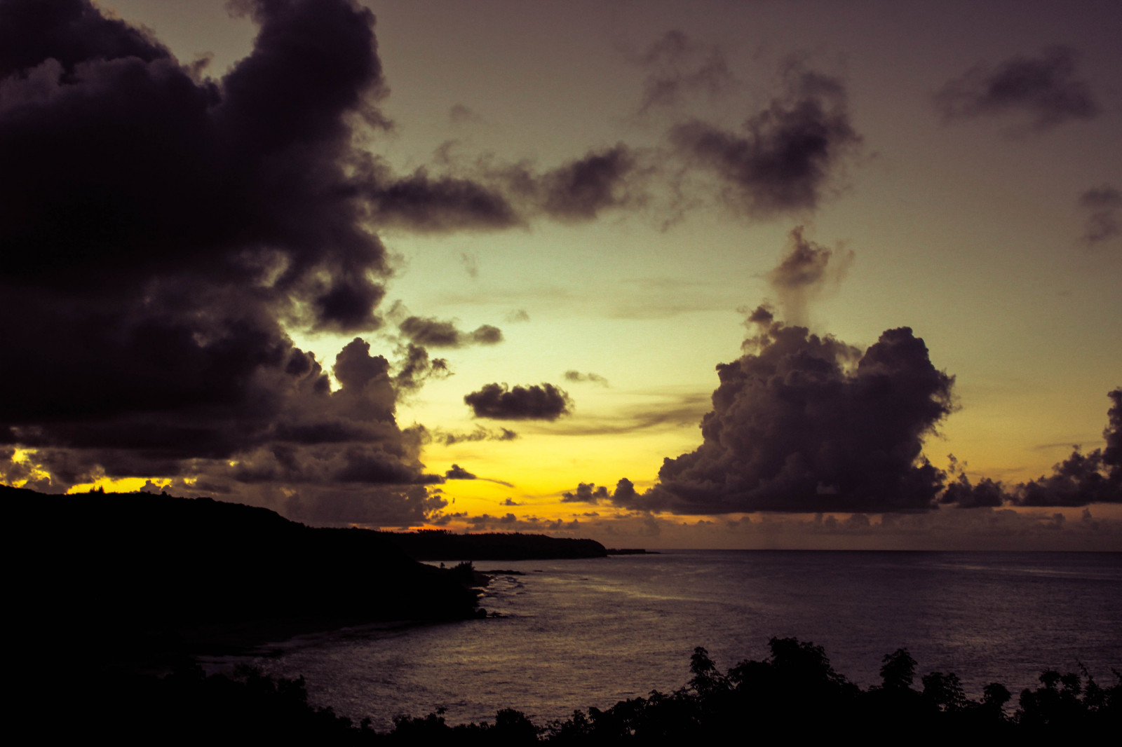 sollys, solnedgang, hav, natur, speilbilde, himmel, silhouette, skyer, soloppgang, kveld, morgen, kyst, Sol, horisont, atmosfære, skumring, Caribbean, lett, Sky, soloppgang, hav, solnedganger, sjø, Himmel, bølge, mørke, paradis, landskaper, Puerto, atmosfærisk fenomen, etterglød, nattscener