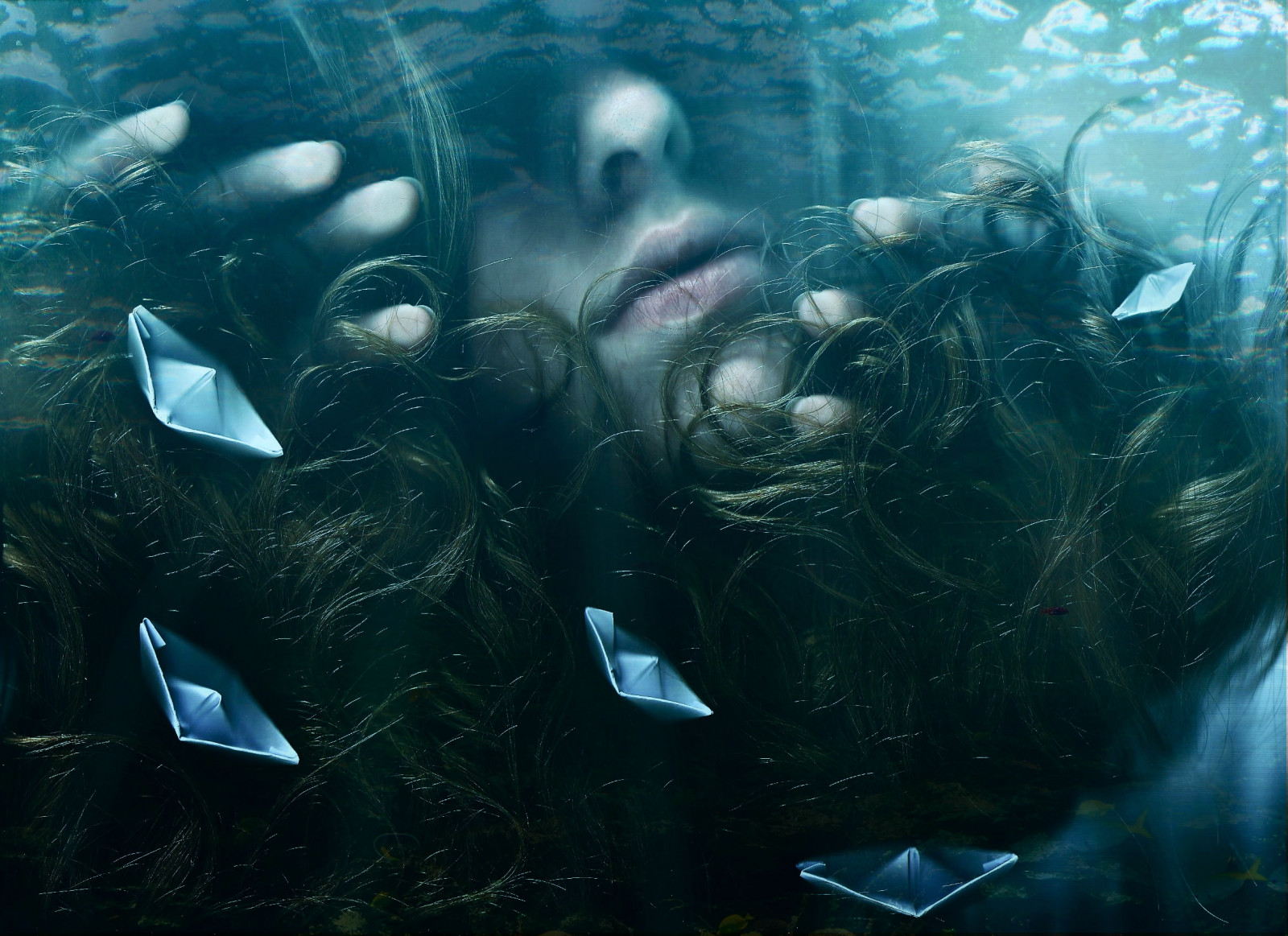 viso, Photoshop, mani, mare, acqua, surreale, blu, subacqueo, labbra, capelli, Nikon, carta, naso, dita, biologia, leggero, ragazza, barche, sognare, sognare, dito, sirena, immagine dello schermo, nikond40, sfondo del computer, biologia marina, intrappolati, noellebuske, scanography, scenografia, punta delle dita, paperboats, trappedunderwater