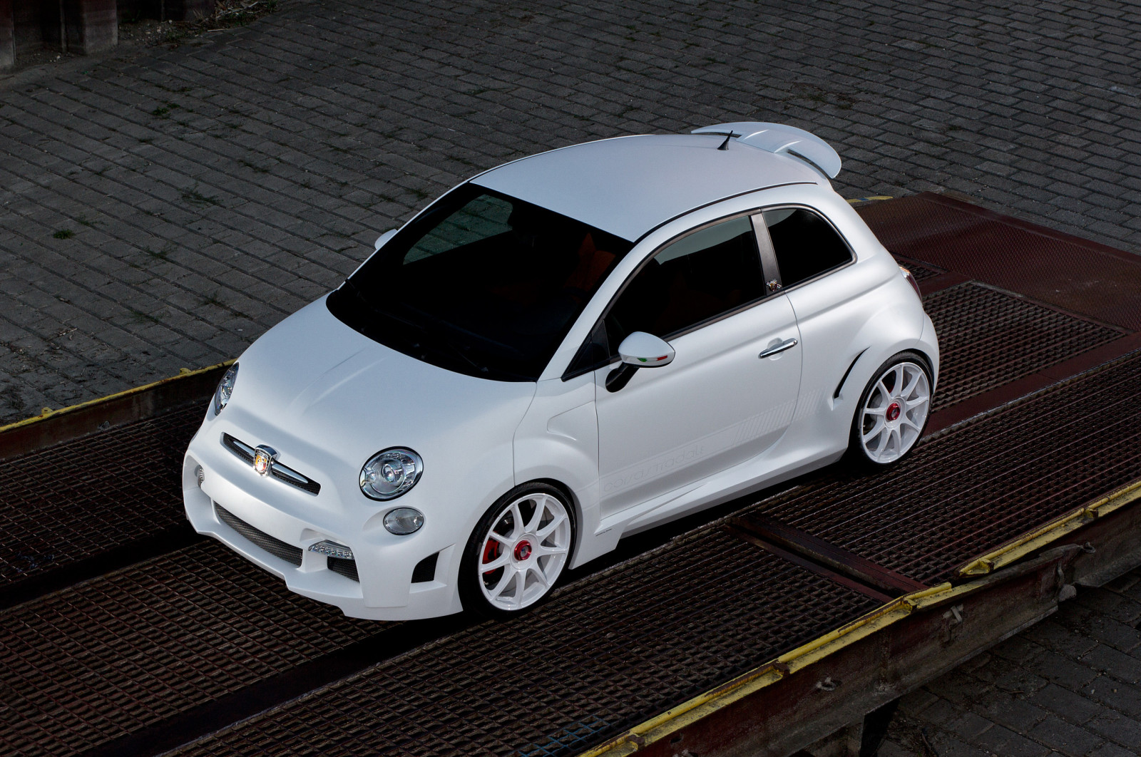 auto, vozidlo, fiat 500, FIAT, Abarth, netcarshow, netcar, obrázky vozidel, photo auto, 2014, 500 Corsa stradale podle Zendera, kolo, pozemní vozidla, automobilového designu, automobilový exteriér, automobil make, luxusní vůz, rodinný vůz, nárazník, kompaktní vůz, motorové vozidlo, městské auto