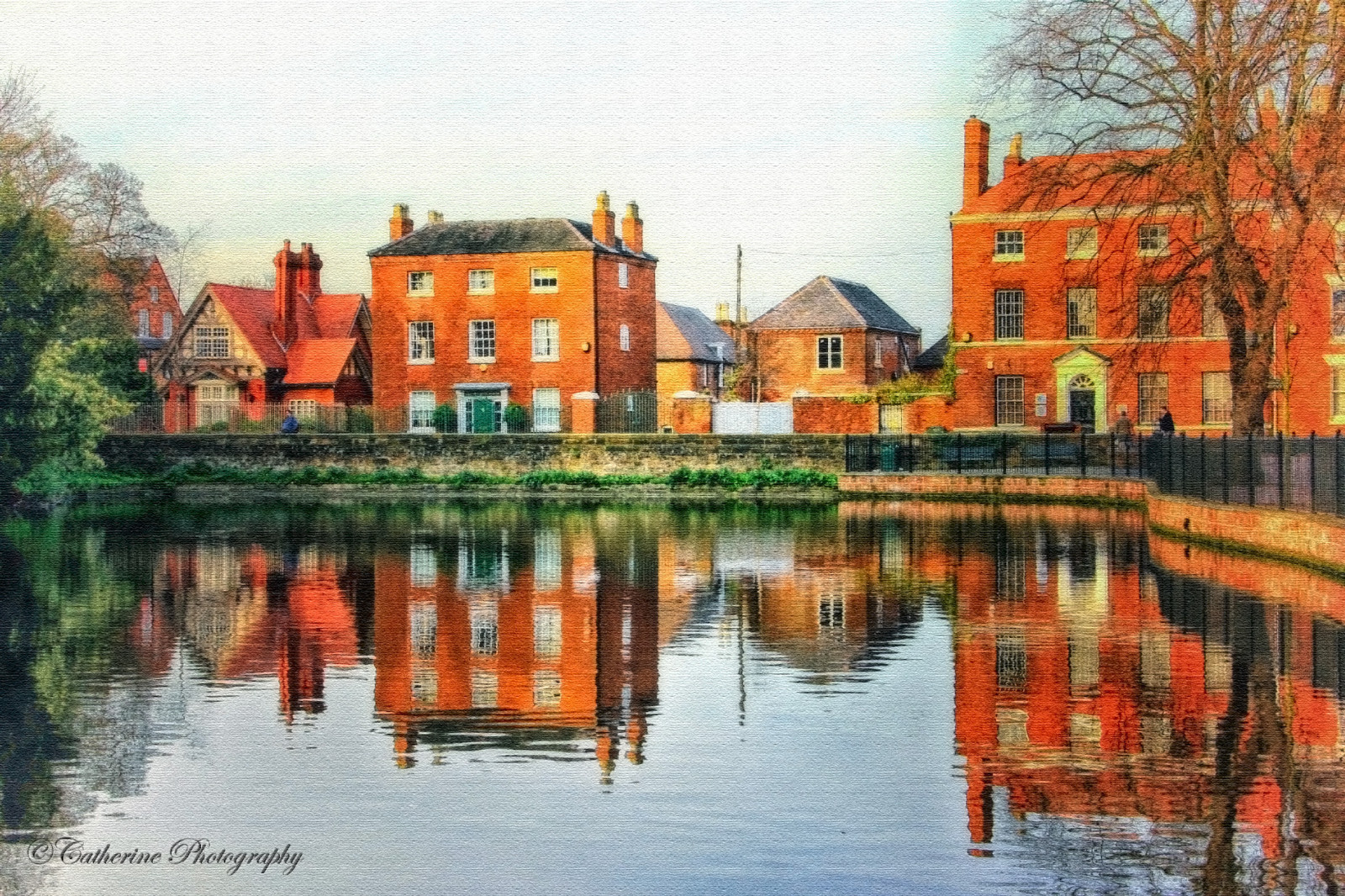 stromy, krajina, malování, město, voda, Příroda, budova, odraz, nebe, Dům, večer, řeka, město, kanál, banka, Cihlový, majetek, strom, podzim, waterscape, budovy, domy, vodní tok, domů, panské sídlo, jezírka, rybníky, fasáda, vodní, vodní hrad, zdivo, oplocení, Lichfield, Reeflections