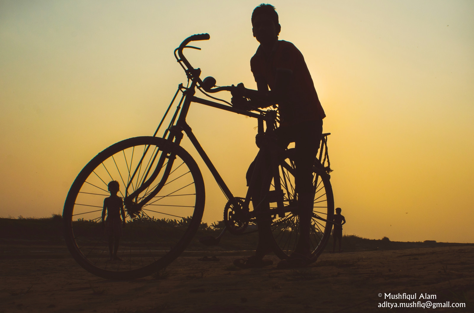 ulice, město, zima, západ slunce, stín, lidé, slunce, muž, Černá, barva, sportovní, silueta, temný, primární, večer, denní světlo, Nikon, dítě, soumrak, upřímný, sen, styl, cyklus, 20mm, každodenní život, tvar, Bangladéš, Narayanganj, D7000, nikond7000