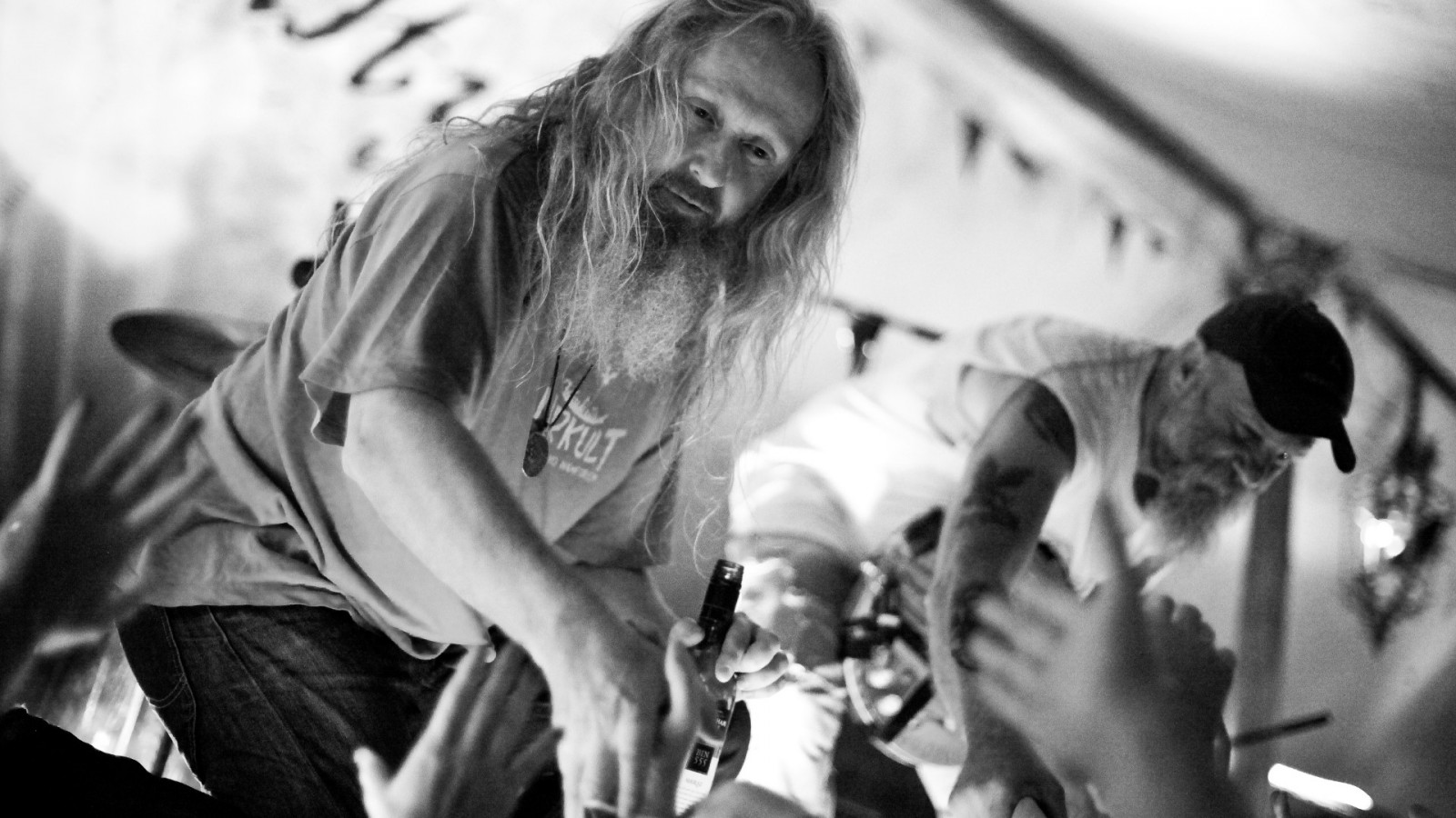 lidé, černobílý, fotografování, tetování, dívka, vousy, zábava, člověk, fotografie, dav, fanoušek, Černý a bílý, monochromatické fotografování, střih, Mořský steve