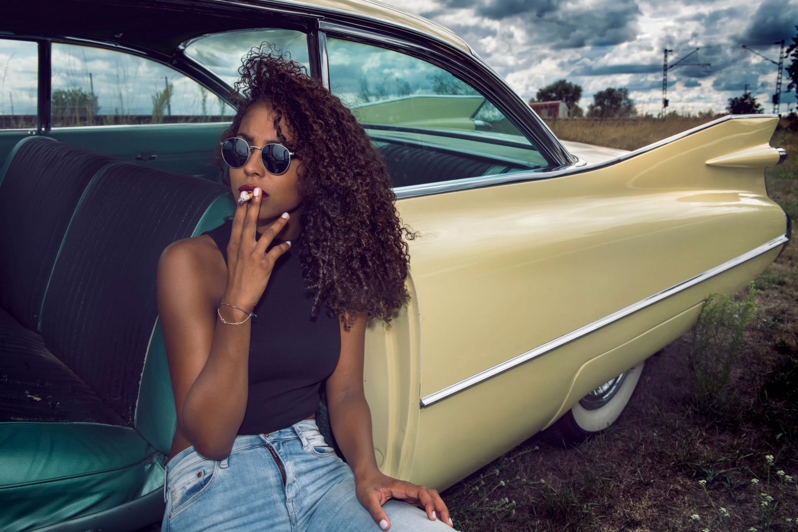 Wallpaper : model, car, smoking, jeans, women with cars, women with shades, ebony, driving