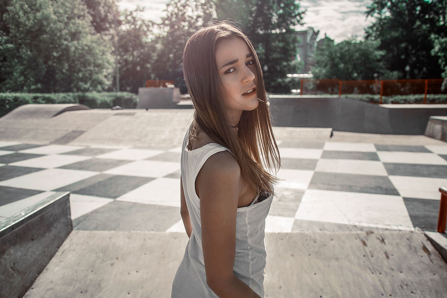 tvář, bílý, ženy, model, portrét, bruneta, otevři pusu, sedící, fotografování, šaty, podprsenka, móda, jaro, Osoba, sideboob, oblečení, dívka, krása, dáma, noha, fotografie, obraz, blond, momentka, lidských pozice, focení