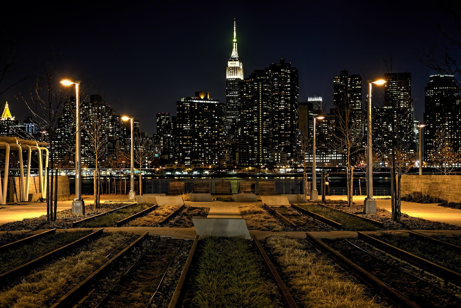 loď, město, panoráma města, noc, budova, odraz, park, panoráma, mrakodrap, večer, řeka, ostrov, dok, stopy, soumrak, jaro, doprava, Manhattan, metropole, Sledování, York, světlo, dlouho, centrum, kolejnice, Procházka, Nový, hrabství, východní, newyork, nyc, náměstí, tma, dráha, Stát, královny, říše, jeřáb, urban area, Metropolitní oblast, lidské osídlení, hunterspoint, LIRR
