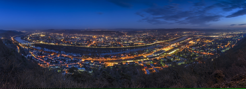 albertwirtz, deutschland, Německo, Trier, rheinlandpfalz, rhinelandpalatinate, Europa, Evropa, augustatreverorum, blauestunde, bluehour, panoráma, šití, langzeitbelichtung, longexposure, Soumrak, historischest tten, Porta Nigra, dom, basilika, mosel, moselle, Moseltal, r merbr CKE, kaiserwilhelmbr CKE, lichtspuren, Industriegebiet, Altstadt, Nikon, Mariens ULE, trierwest, D810, thebluehour