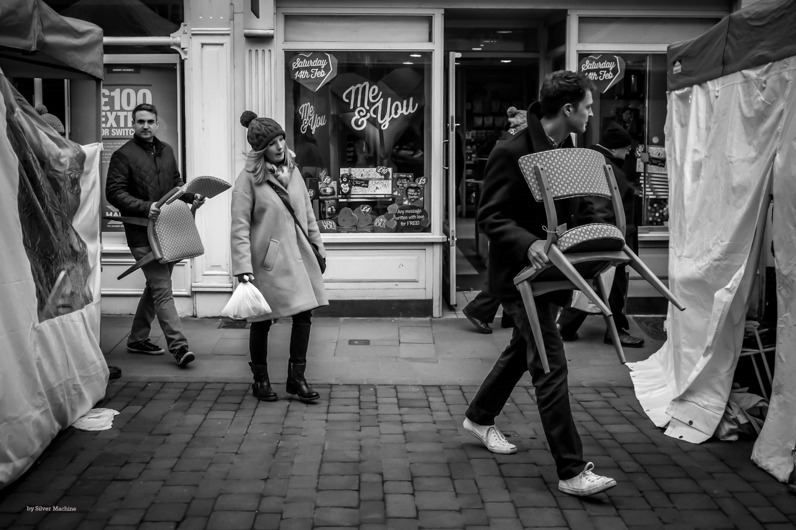 bílý, Černá, černobílý, ulice, silnice, fotografování, židle, stojící, událost, infrastruktura, chlapec, dívka, muž, žena, zábava, člověk, styl, fotografie, streetphotography, lumix, upřímný, momentka, lumixg, lumixg20mmf17, lumixg5, Hampshire, Černý a bílý, monochromatické fotografování, Winchester, bobblehat, human behavior