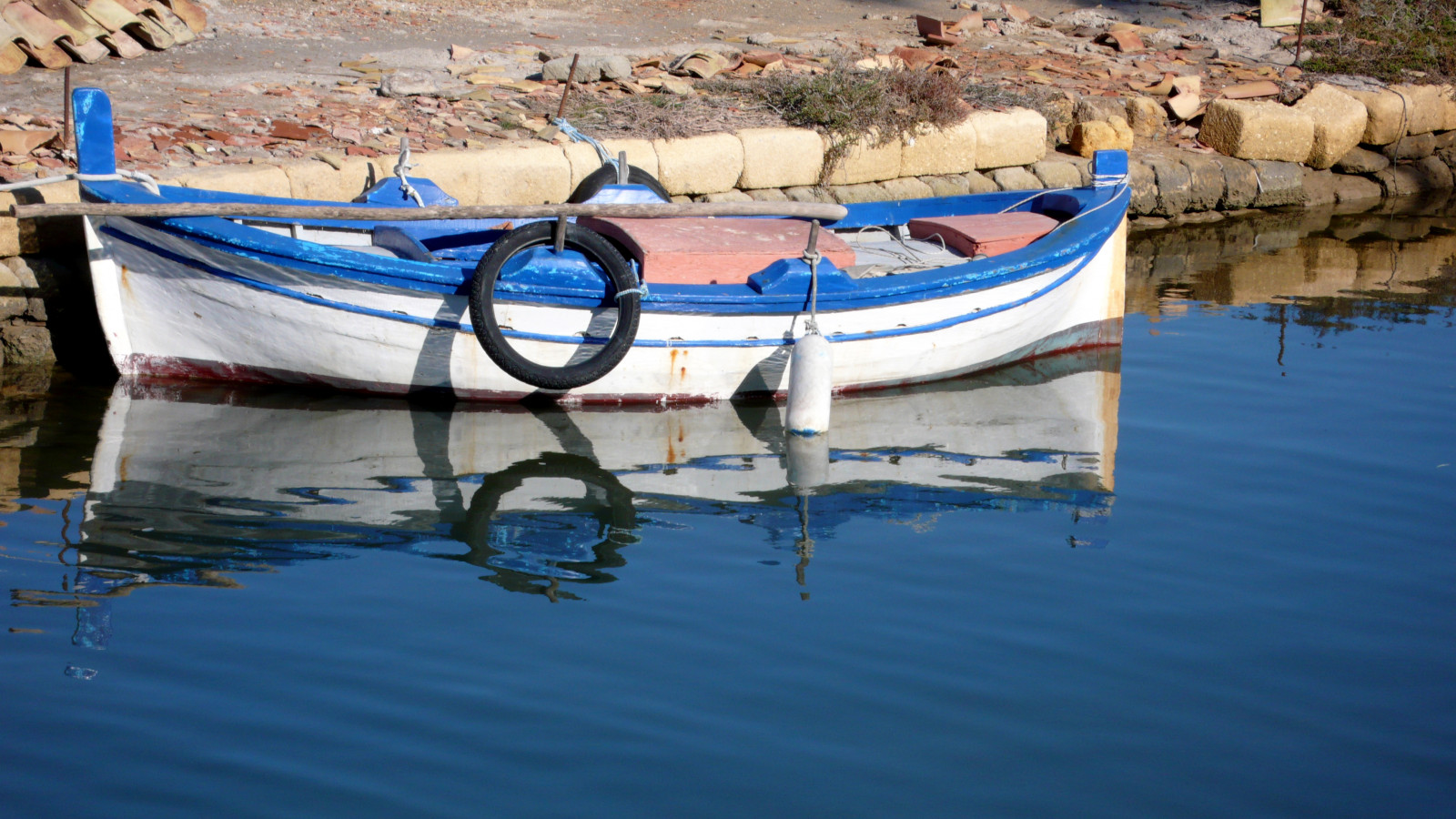 loď, moře, Itálie, voda, vozidlo, Evropa, Leica, Sicílie, pádlo, barca, Europa, Italia, kánoe, plavidlo, malý člun, Béžová, theunforgettablepictures, OTW, lodičky, fineartphotos, Riflessi, odlesky, damniwishidtakenthat, supershot, Sicilia, plavidla veslování, refletions, theunforgettablepicture, marsala, barcheboats, bluesail, regionalgeographicsicilia, salinainfersa, sailtwork, siciliavaldimazara