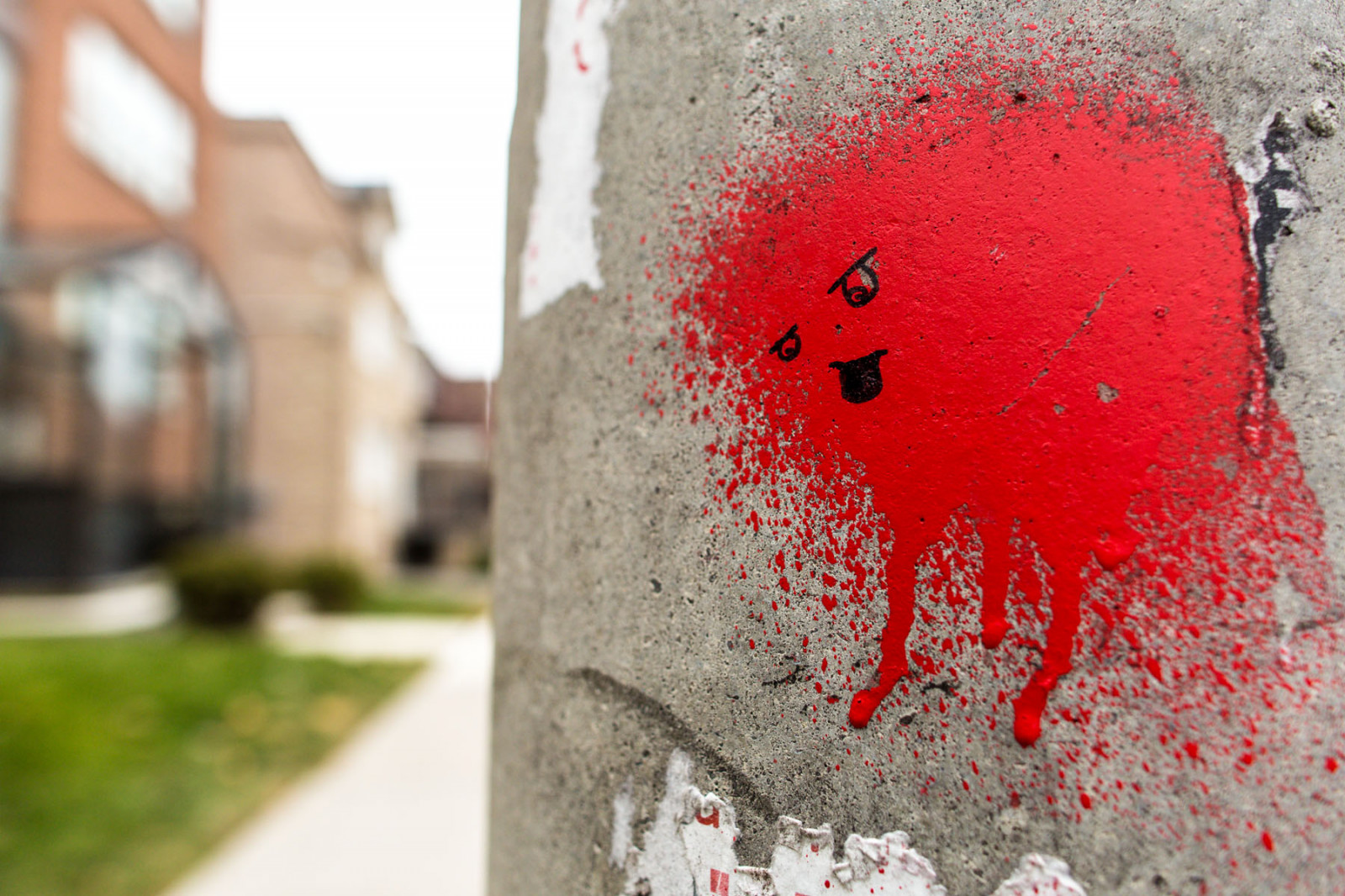 Červené, Toronto, Ontario, Kanada, hloupý, UMĚNÍ, tvář, tvořivost, mimo, grafiti, oči, legrační, malovat, den, zveřejnit, tvořivý, pól, odkapávat, vandalství, spraypaint, drmolit, veselé, paintdrip, canonef24mmf14liiusm, canon5dmarkiii, katnlm, katnorthernlightsman