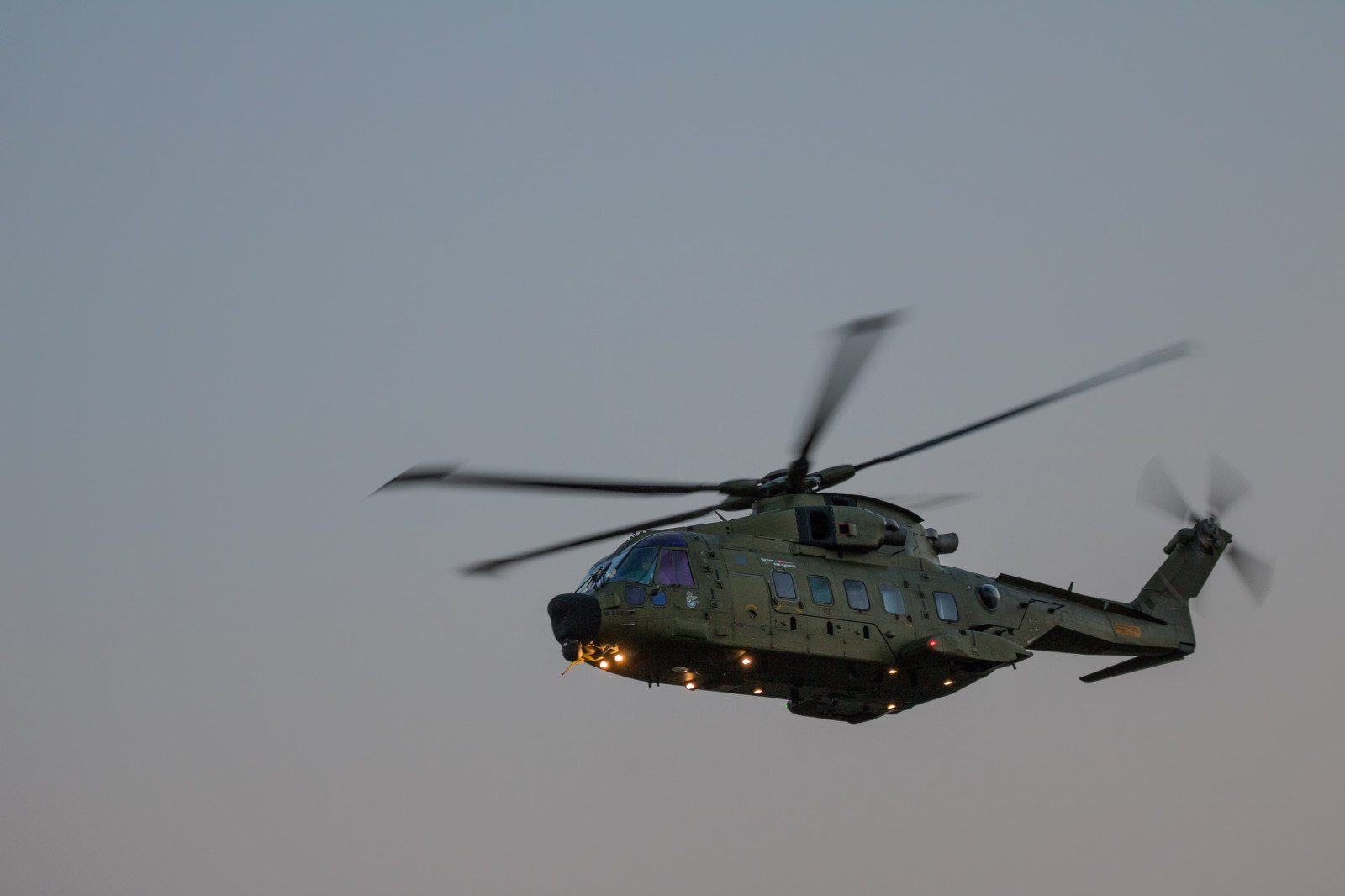 vozidlo, letadlo, vrtulník, plán, Dánsko, letectvo, Soumrak, Roskilde, skymning, Danmark, flygplan, letadlo, Airshow, letectví, flyg, roskildeairshow, roskildeflygplats, flyguppvisning, detdanskeforsvareh101redningshelikopter, helikoptéra, vrtulník, helicuopter, Atmosféra Země, rotoru vrtulníku, rotorcraft, vojenský vrtulník, Černý jestřáb, Sikorsky S 70