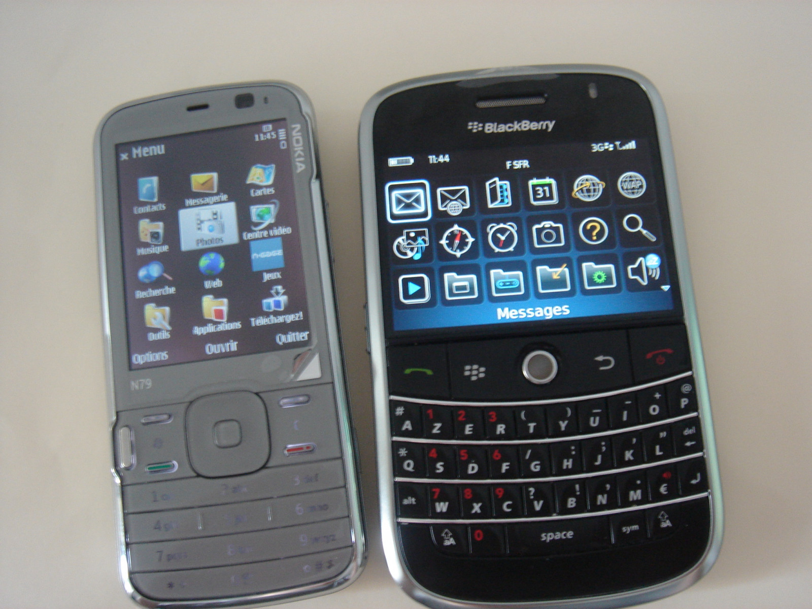 technika, telefon, chytrý telefon, Carl, nokia, Zeiss, ostružina, tučně, N79, multimédia, přístroj, komunikační zařízení, elektronické zařízení, mobilní telefon, přenosné komunikační zařízení, funkce telefonu