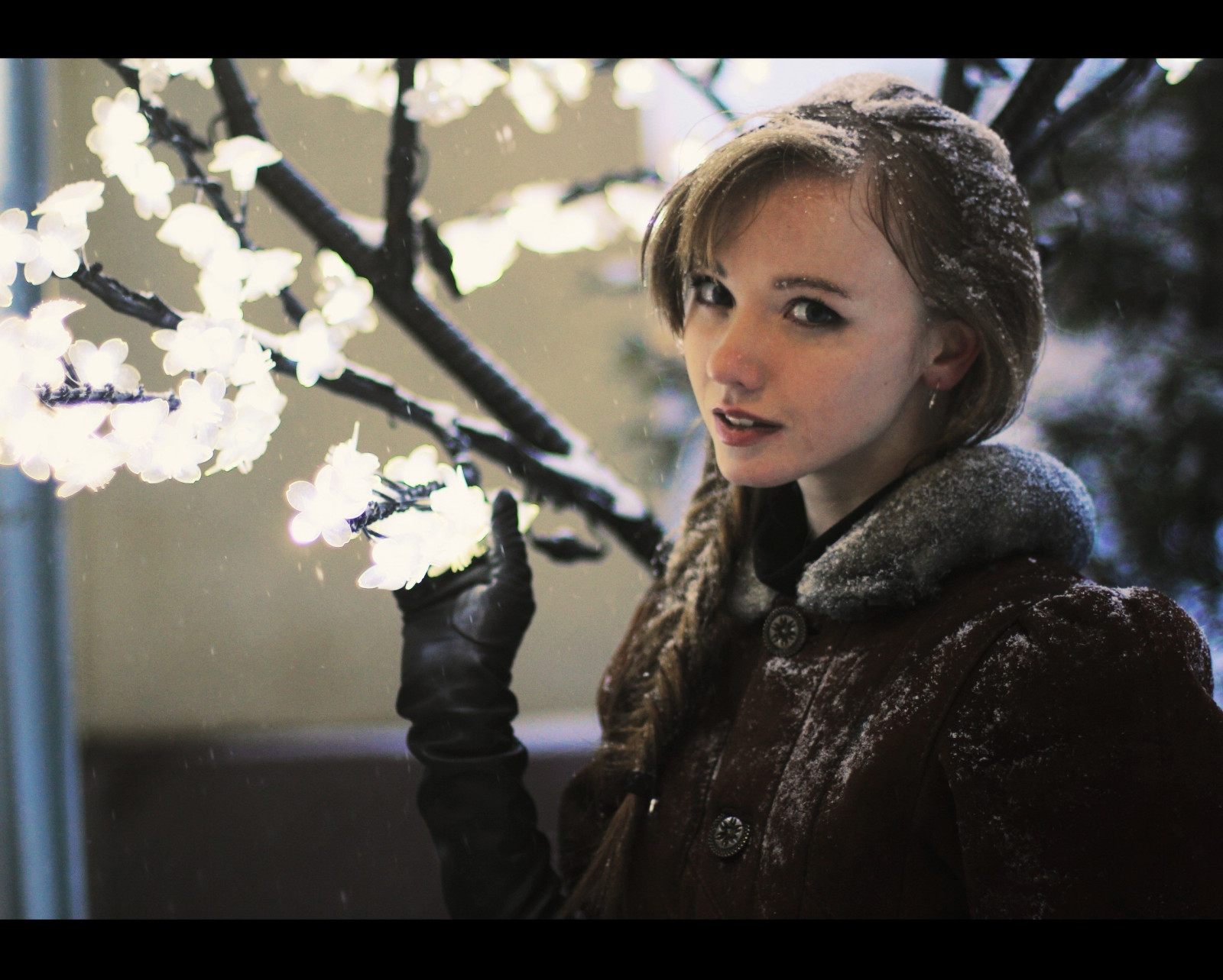 redhead, model, portrait, snow, photography, fashion, spring, Olesya Kharitonova, flower, beauty, photograph, image, screenshot, photo shoot, 2554x2048 px