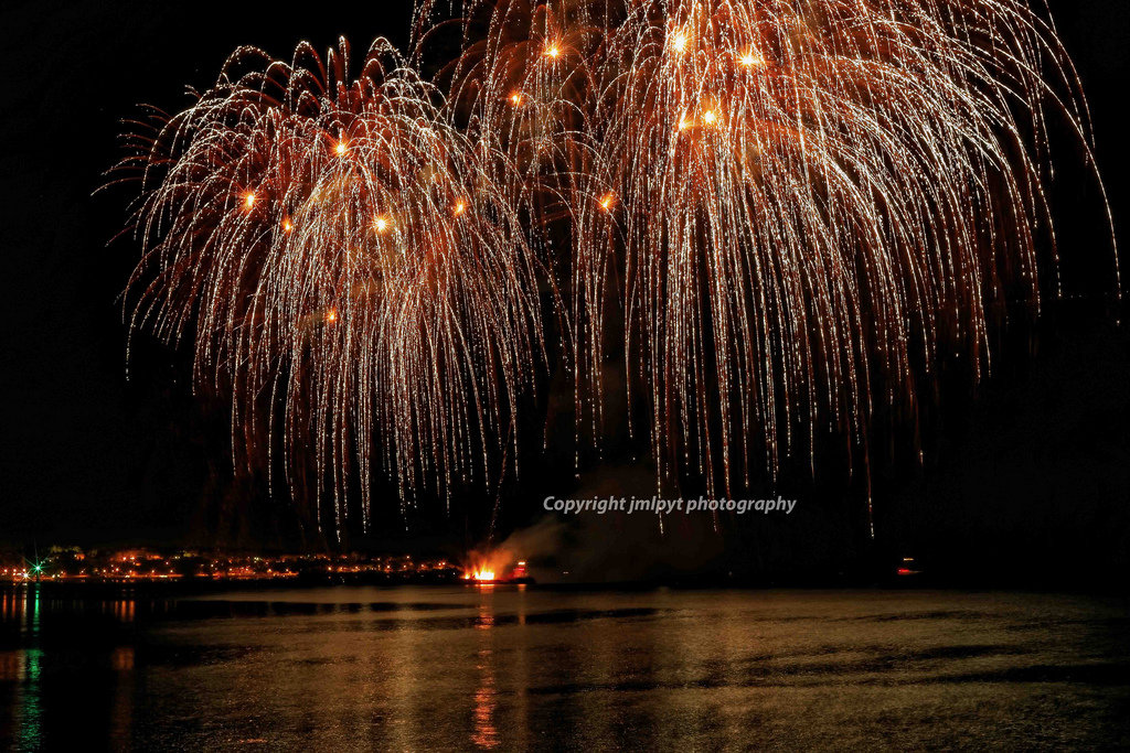 moře, záliv, noc, voda, fotografování, pláž, ohňostroj, Francie, 2015, nový rok, pobřežní čára, půlnoc, událost, světlo, Nový, osvětlené, osvětlení, mer, plage, pobřežní, reflet, nuit, oslava, Photographie, eau, horizontální, colorimage, rekreace, Lumiere, lidský zájem, vícebarevný, evenement, baie, PAYSAGES, rekreaci ve volné přírodě, explozivní, prisedevueenext rieur, Antibes, neuf, ohnivá koule, nouvelan, lieux, feudartifice, multicolore, explosif, festivit, bouledefeu, natureetpaysages, imageencouleur, artetculture, techniquephoto, centredint r t, outdoorsreflectionevent