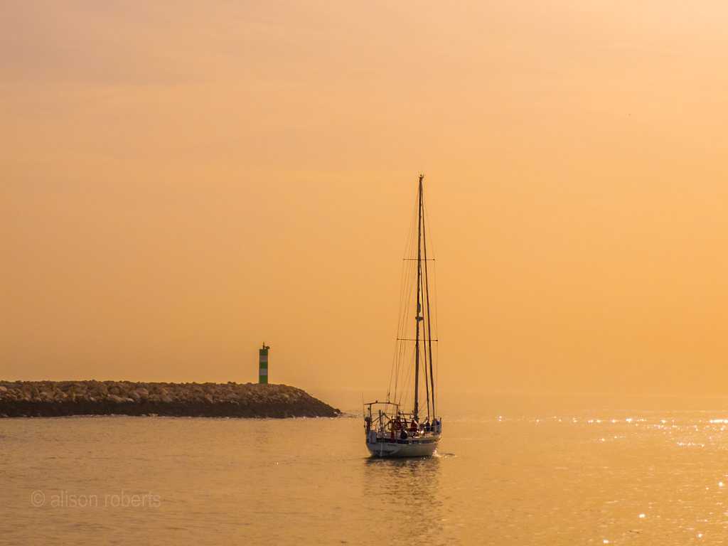 loď, loď, plachetnice, západ slunce, moře, nebe, svítání, uklidnit, večer, ráno, horizont, soumrak, Portugalsko, plachtění, svítání, oceán, jachta, vlna, rozloučení, přístav, fuji, kanál, stožár, plachta, lagos, vodní, algarve, fujix20, alisonroberts