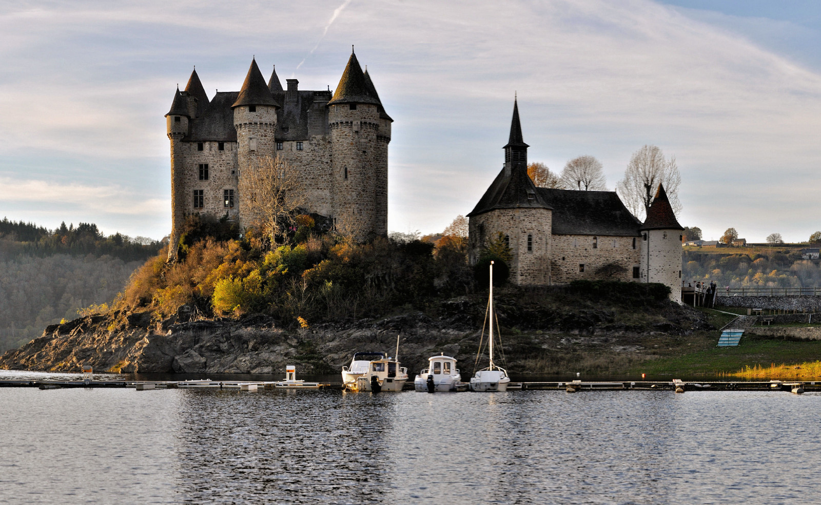 město, jezero, voda, budova, nebe, hrad, řeka, Francie, zámek, strom, venkovní, auvergne, vodní, zájezdy, vodní hrad, opevnění, Cantal, chateaudeval, bortlesorgues
