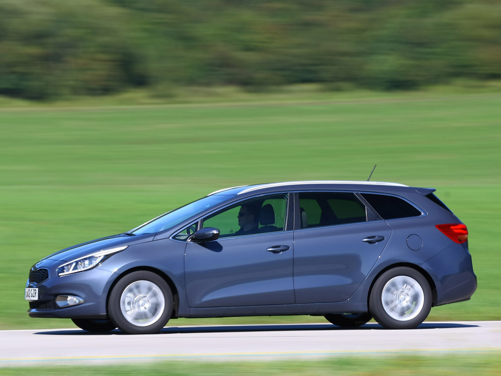 auto, vozidlo, Kia, netcarshow, netcar, obrázky vozidel, photo auto, 2014, Verze ceed Station Wagon UK, pozemní vozidla, automobilového designu, automobilový exteriér, automobil make, rodinný vůz, kompaktní vůz, subcompact auto, střední velikost auta, hatchback, motory kia, kia forte